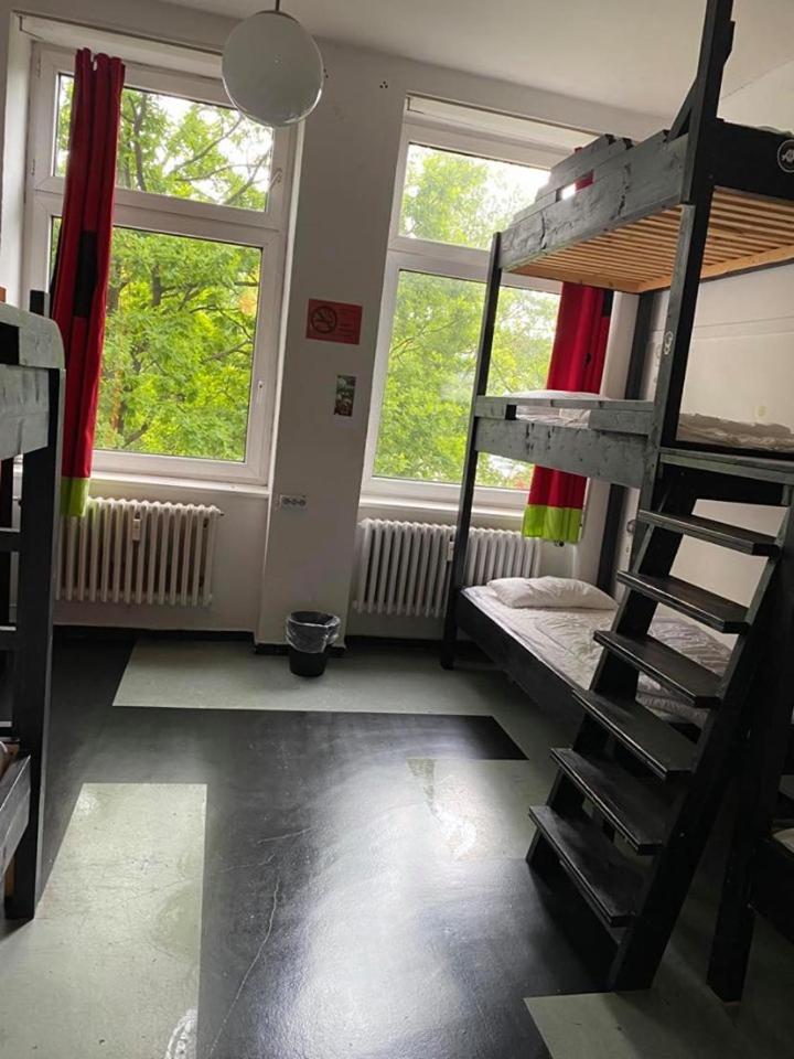 Bed in 8-Bed Dormitory Room thumbnail 5