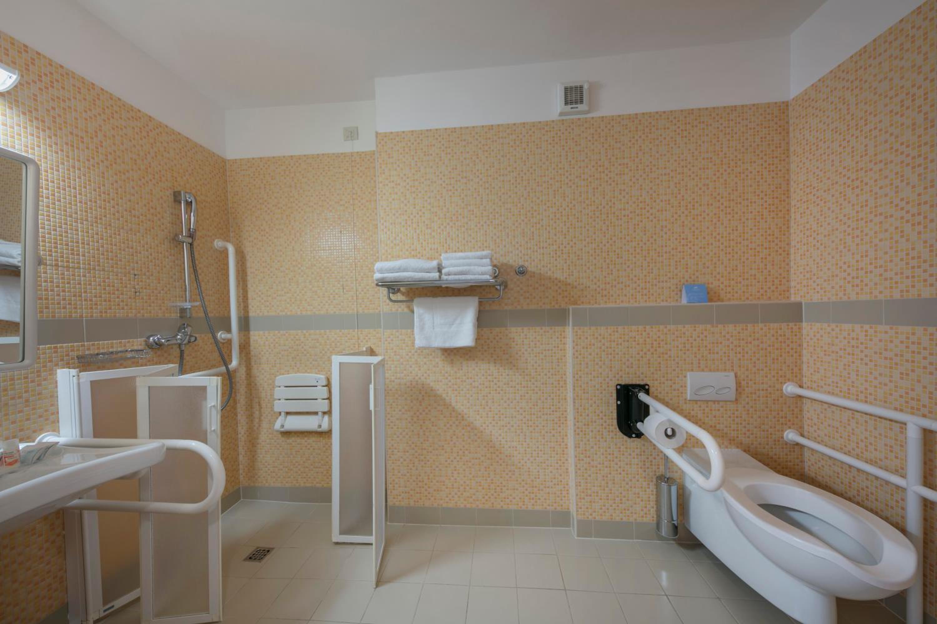 Economy Accessible Double Room with Balcony - Photo 6