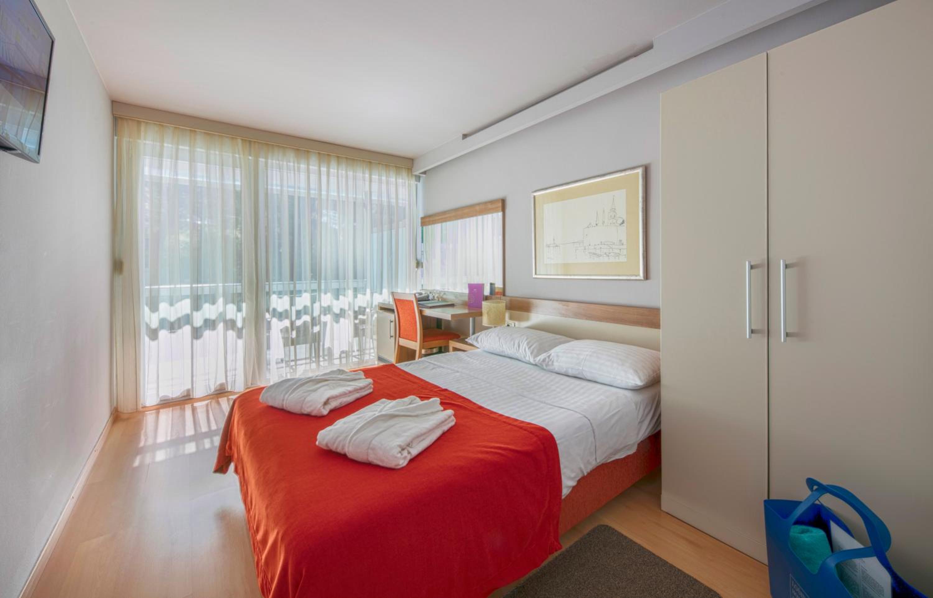 Economy Accessible Double Room with Balcony - Photo 1