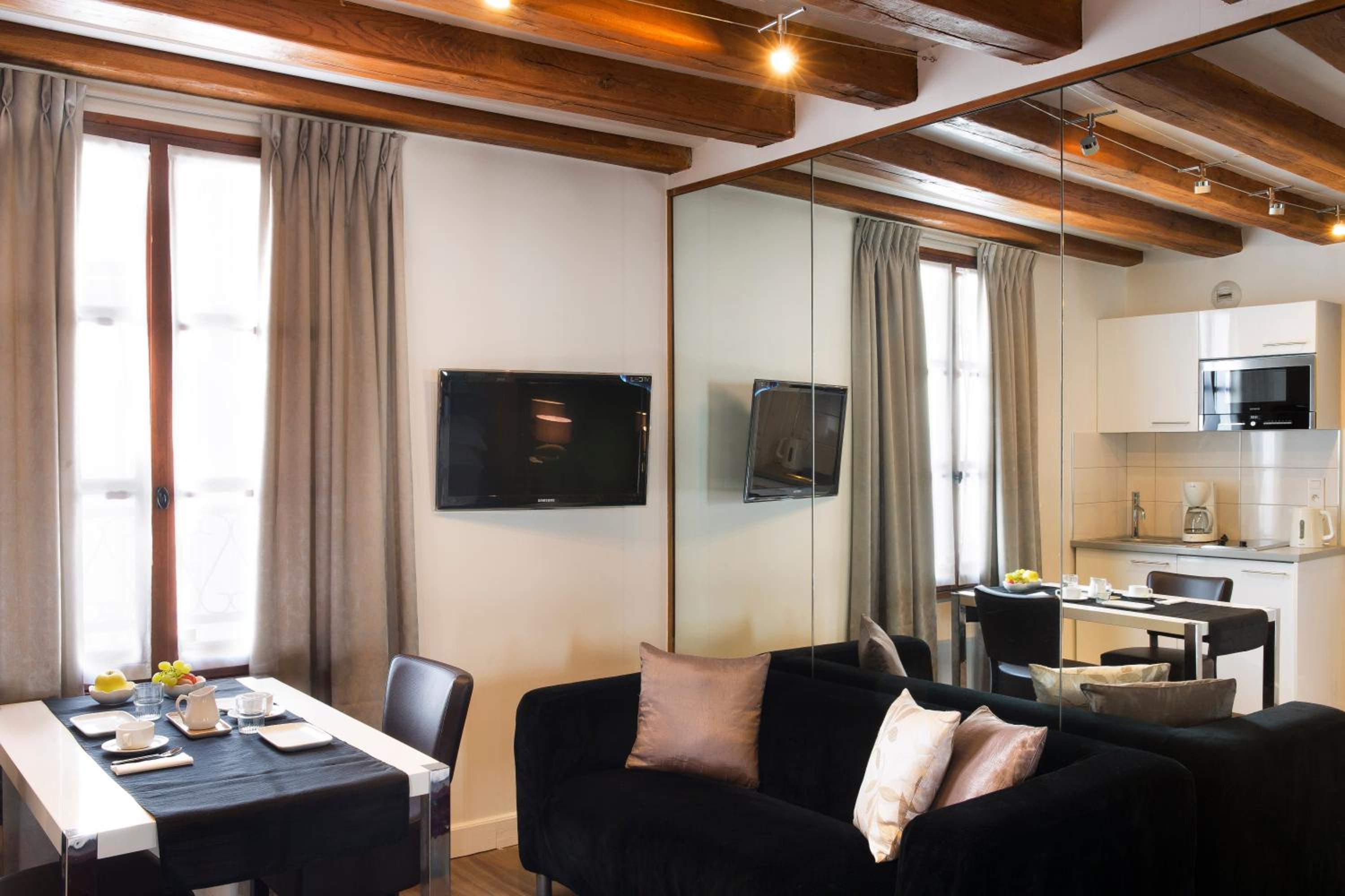 Studio (2 Adults) - Rue de la Sourdière photo 2