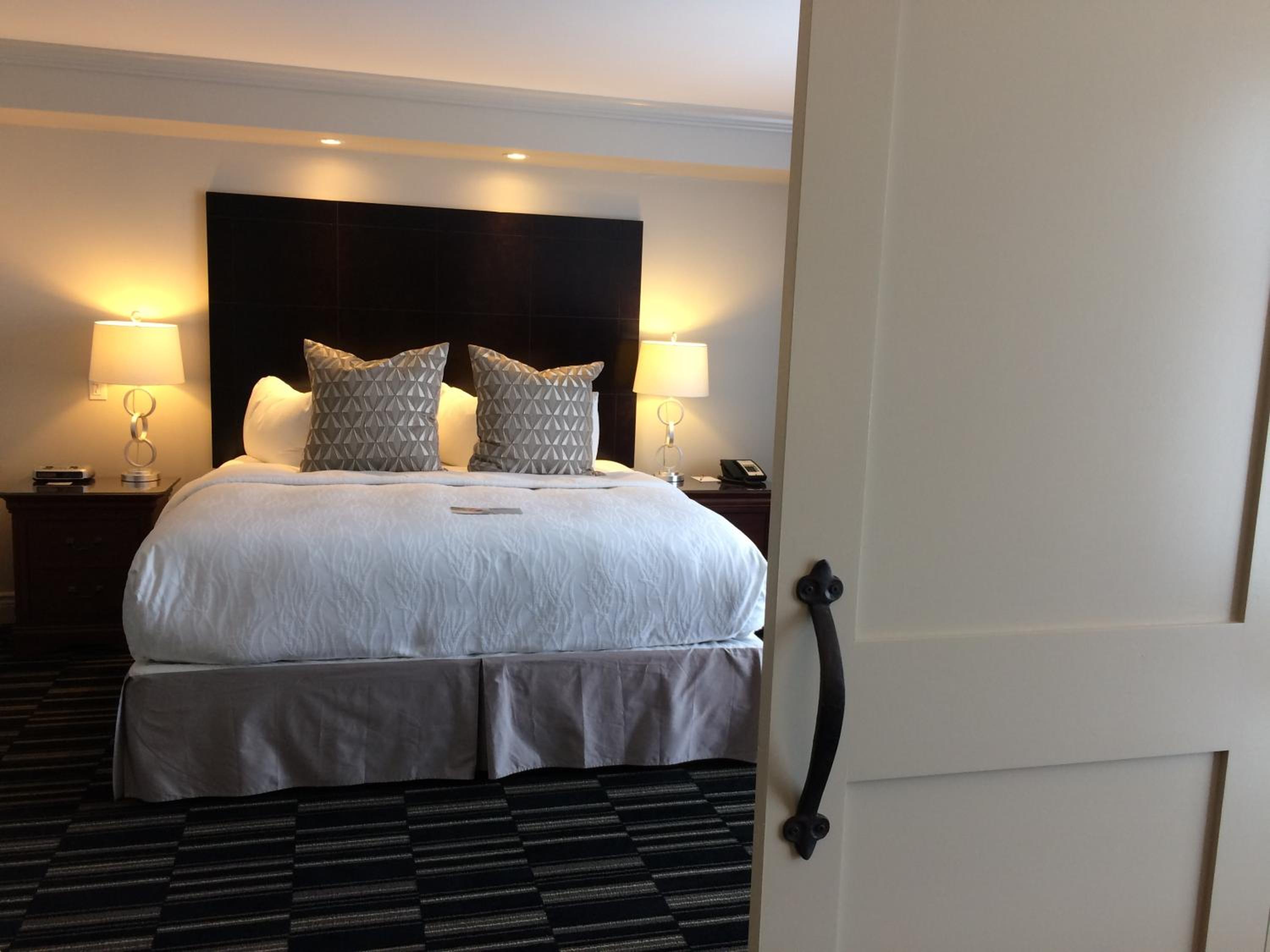 One-Bedroom Luxury King Suite - Non-Smoking - Photo 1