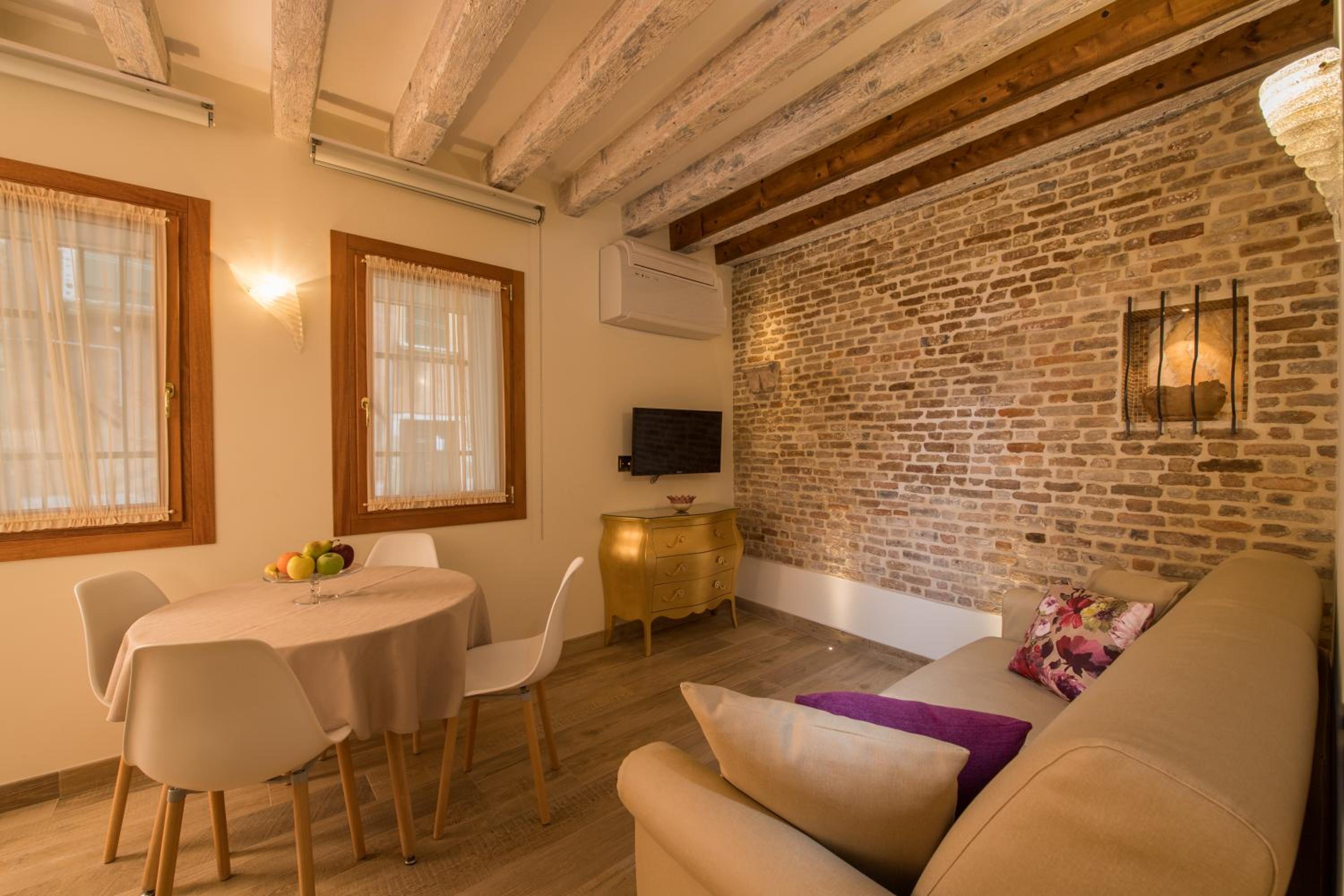 Apartment photo 3