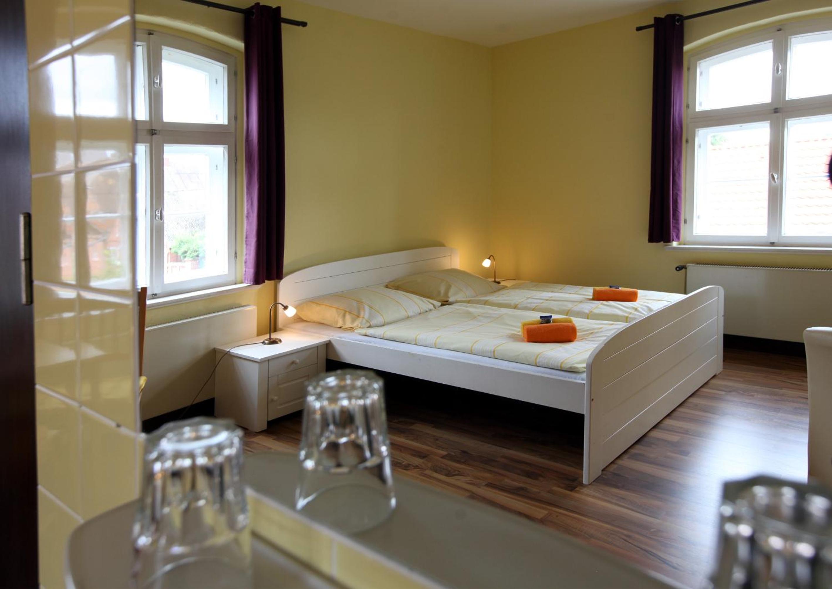 Double Room with Private Bathroom - Photo 2