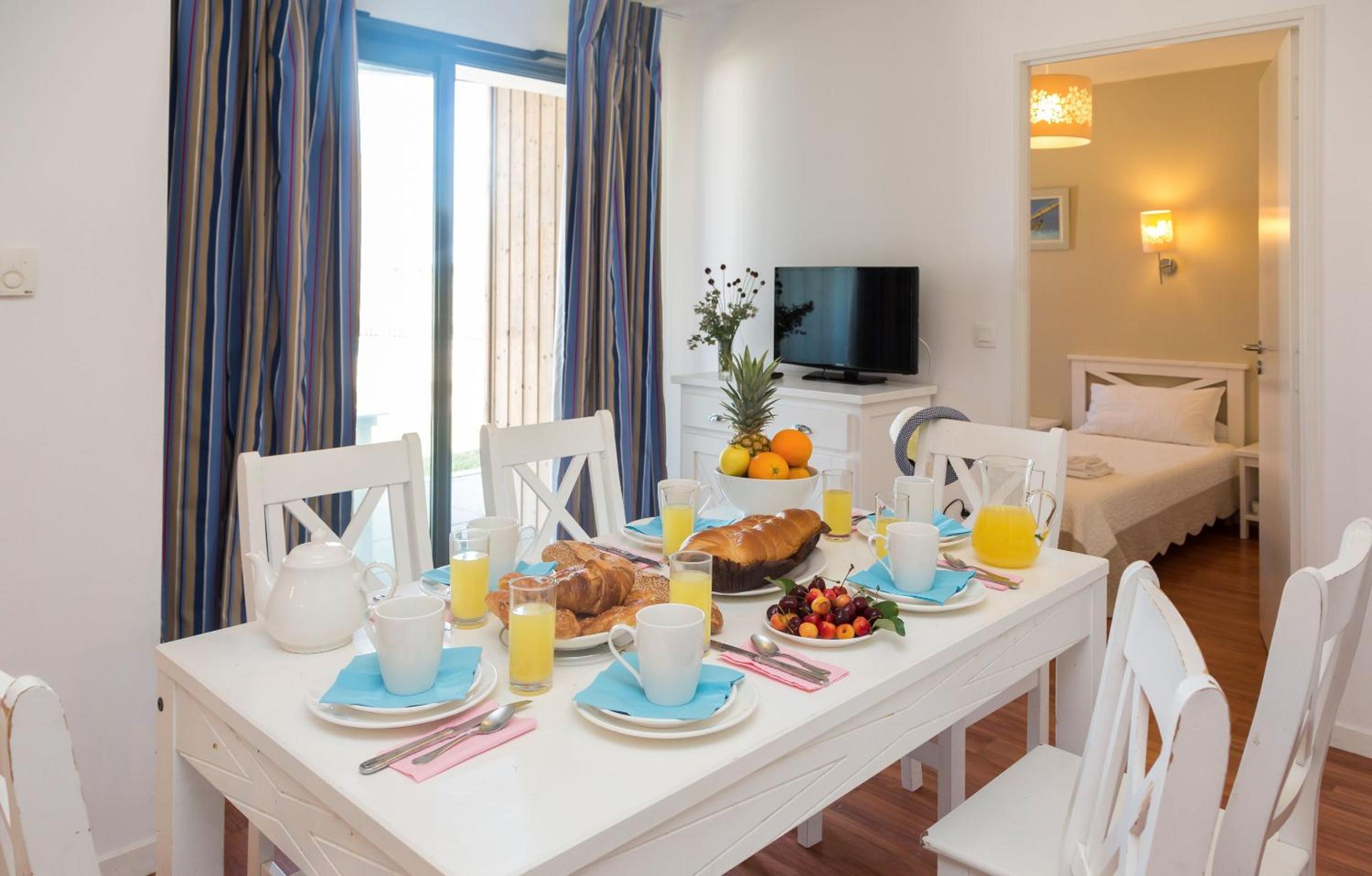 One-Bedroom Apartment with Sea View photo 3