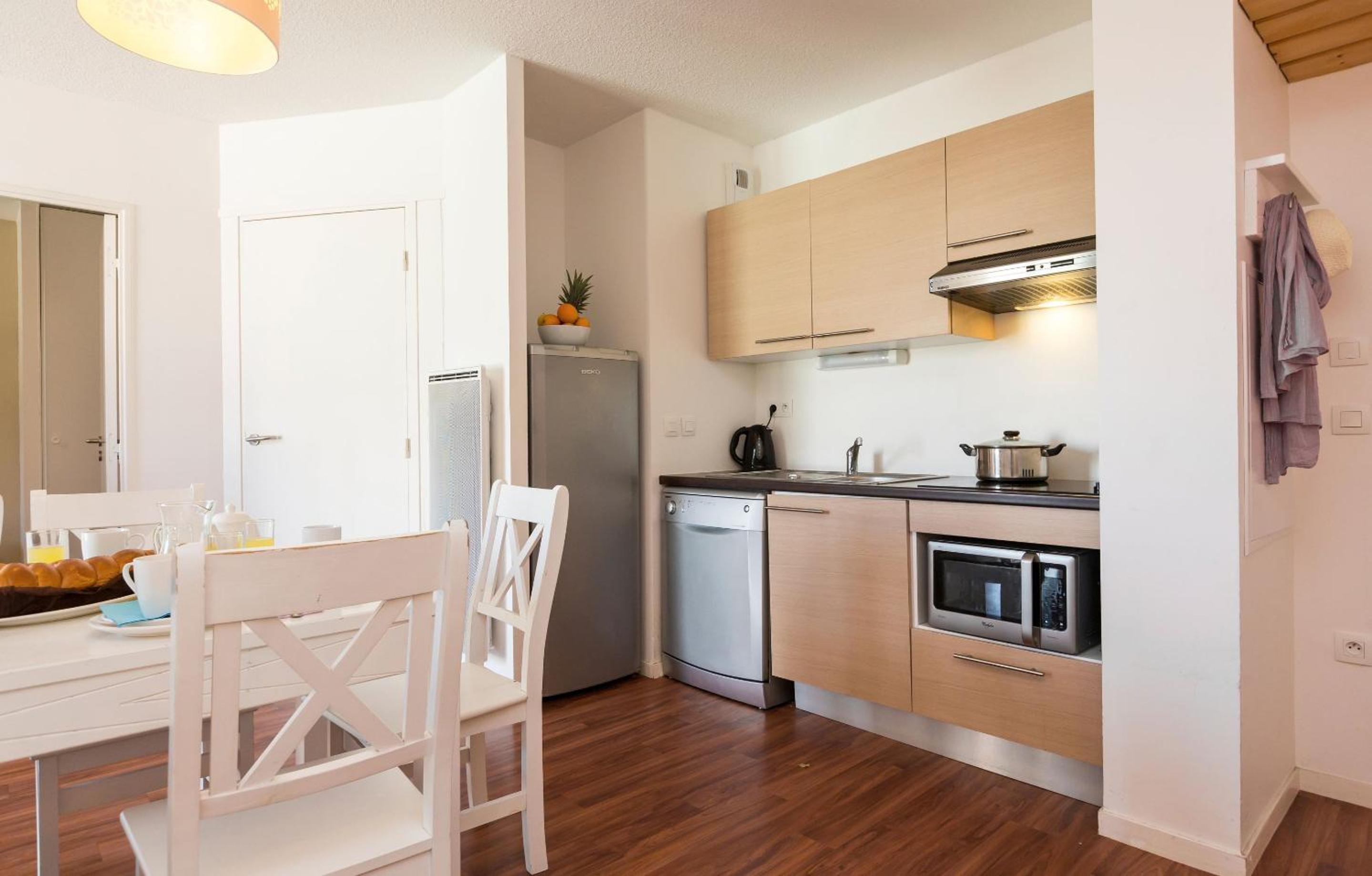 One-Bedroom Apartment with Sea View photo 2