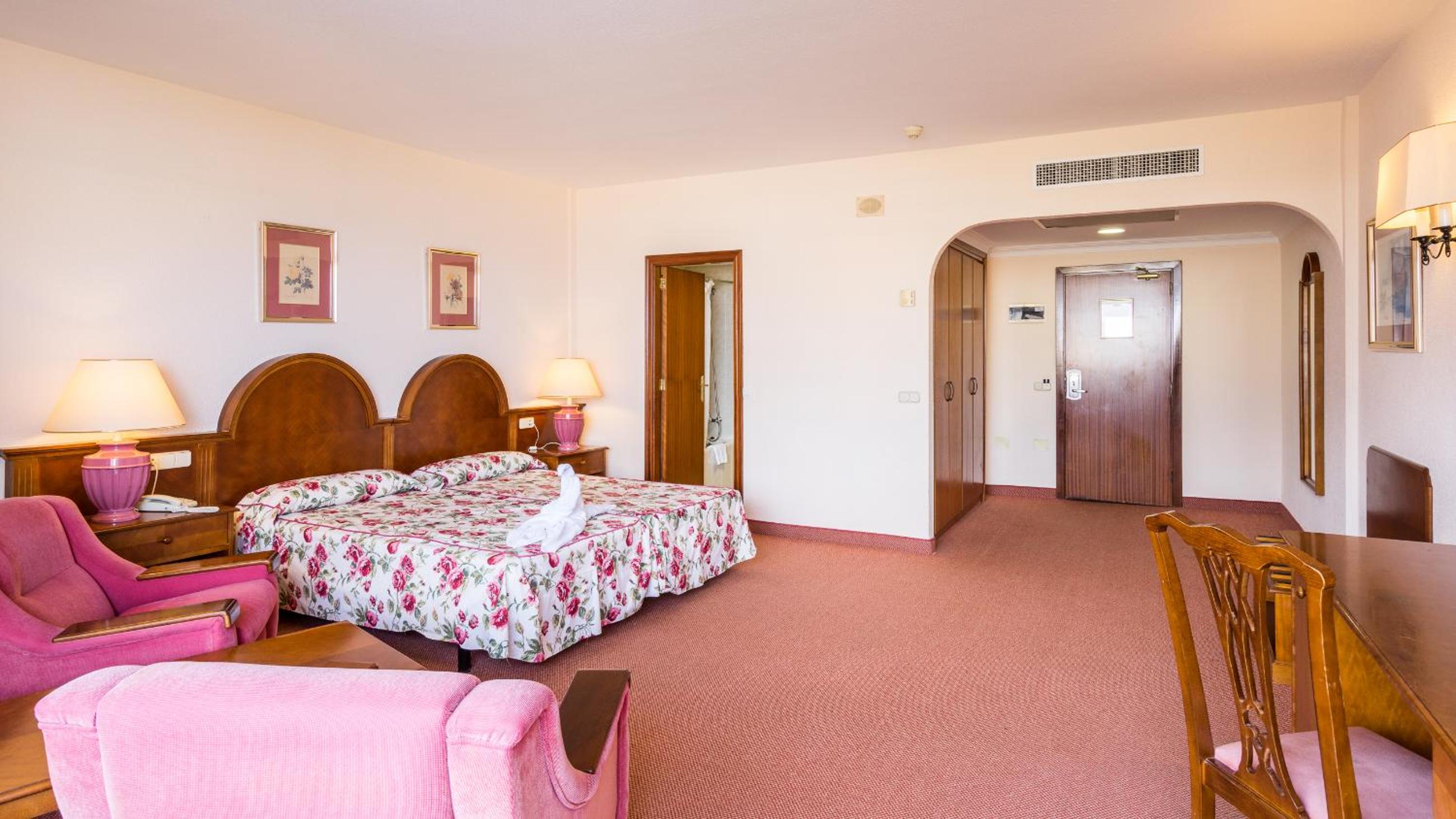 Superior Double Or Twin Room (2 Adults + 2 Children)