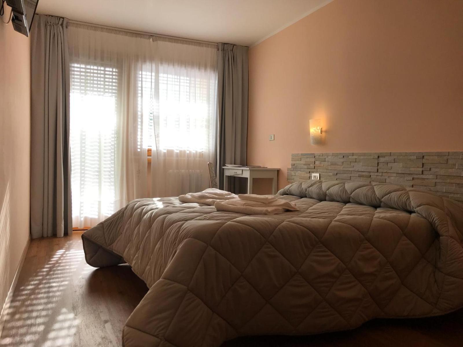 Double or Twin Room photo 3