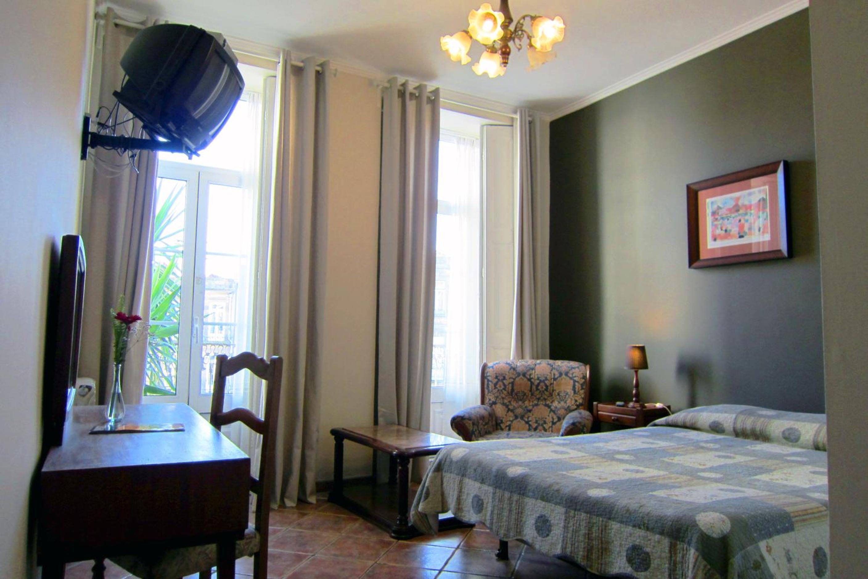 Double Room with Balcony - Photo 1