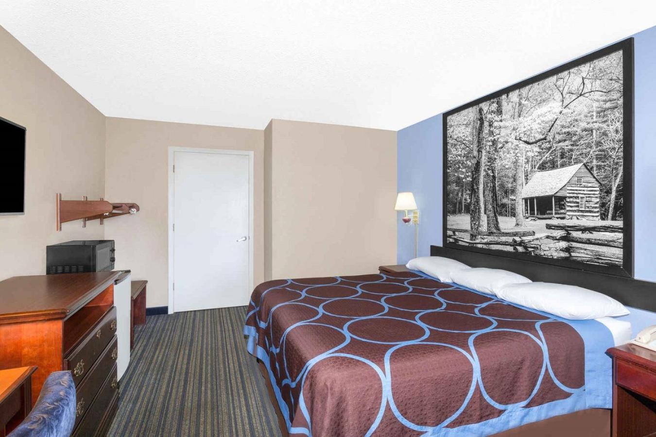 King Room - Non-Smoking - Photo 6