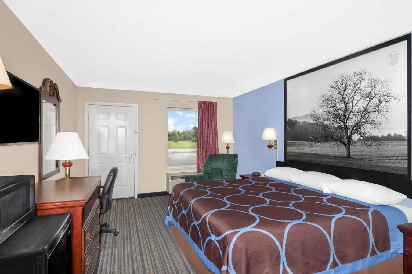 King Room - Non-Smoking - Photo 5