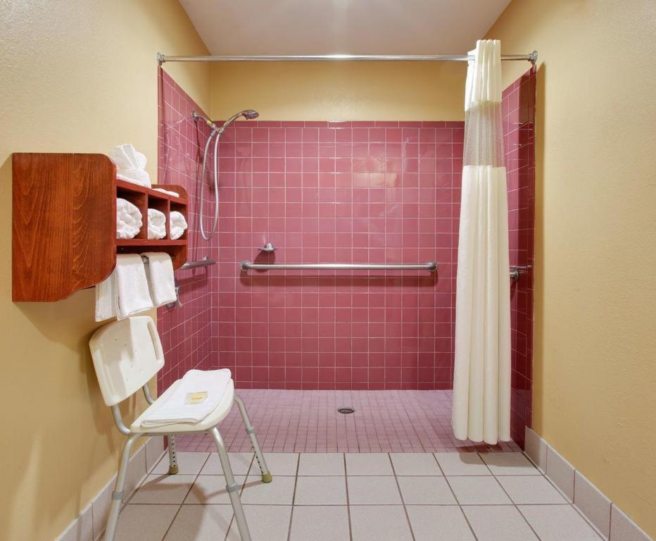 King Room - Mobility And Hearing Impaired Access/Non-Smoking photo 2