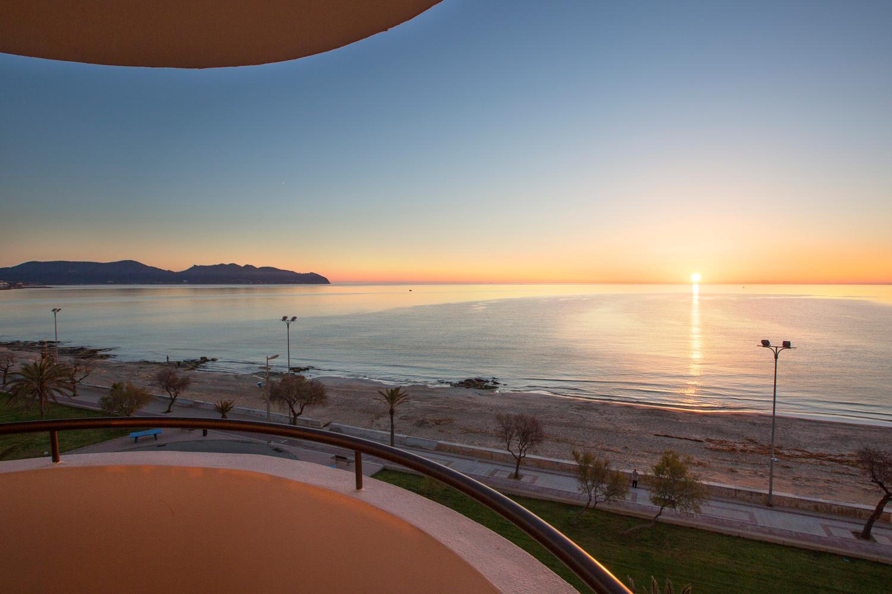 Double Room with Sea View - Photo 8