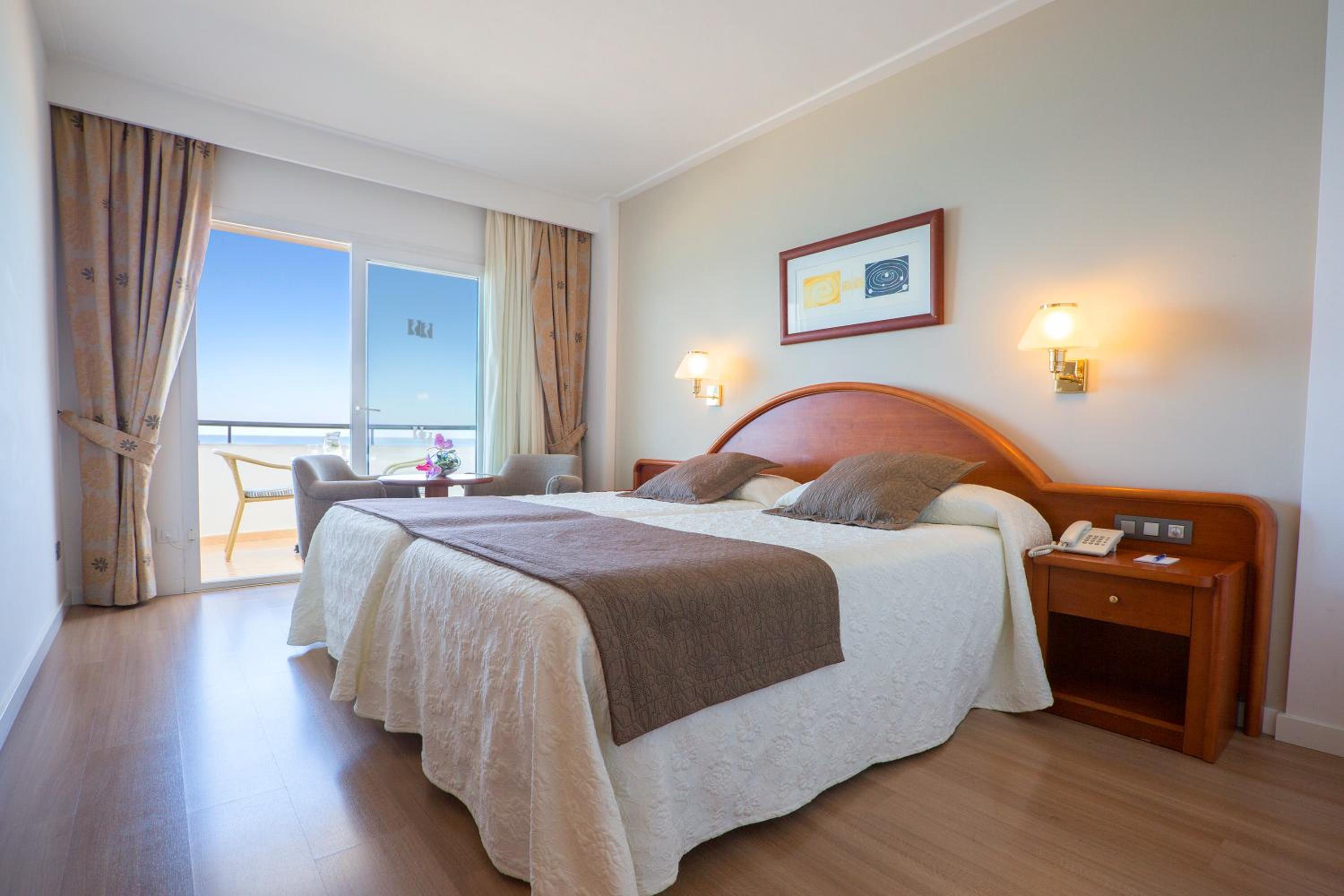Double Room with Sea View - Photo 1