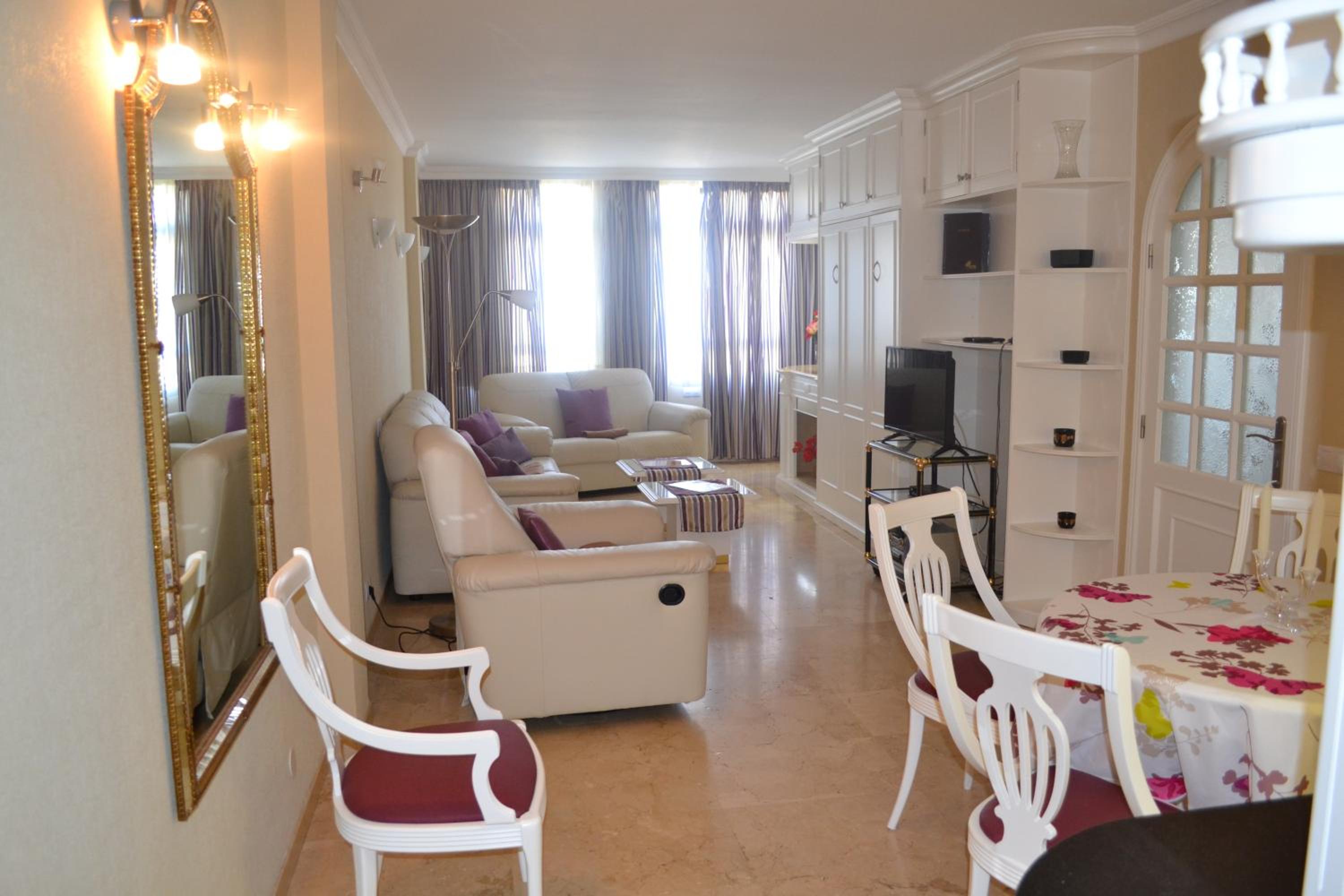 Deluxe Apartment photo 3