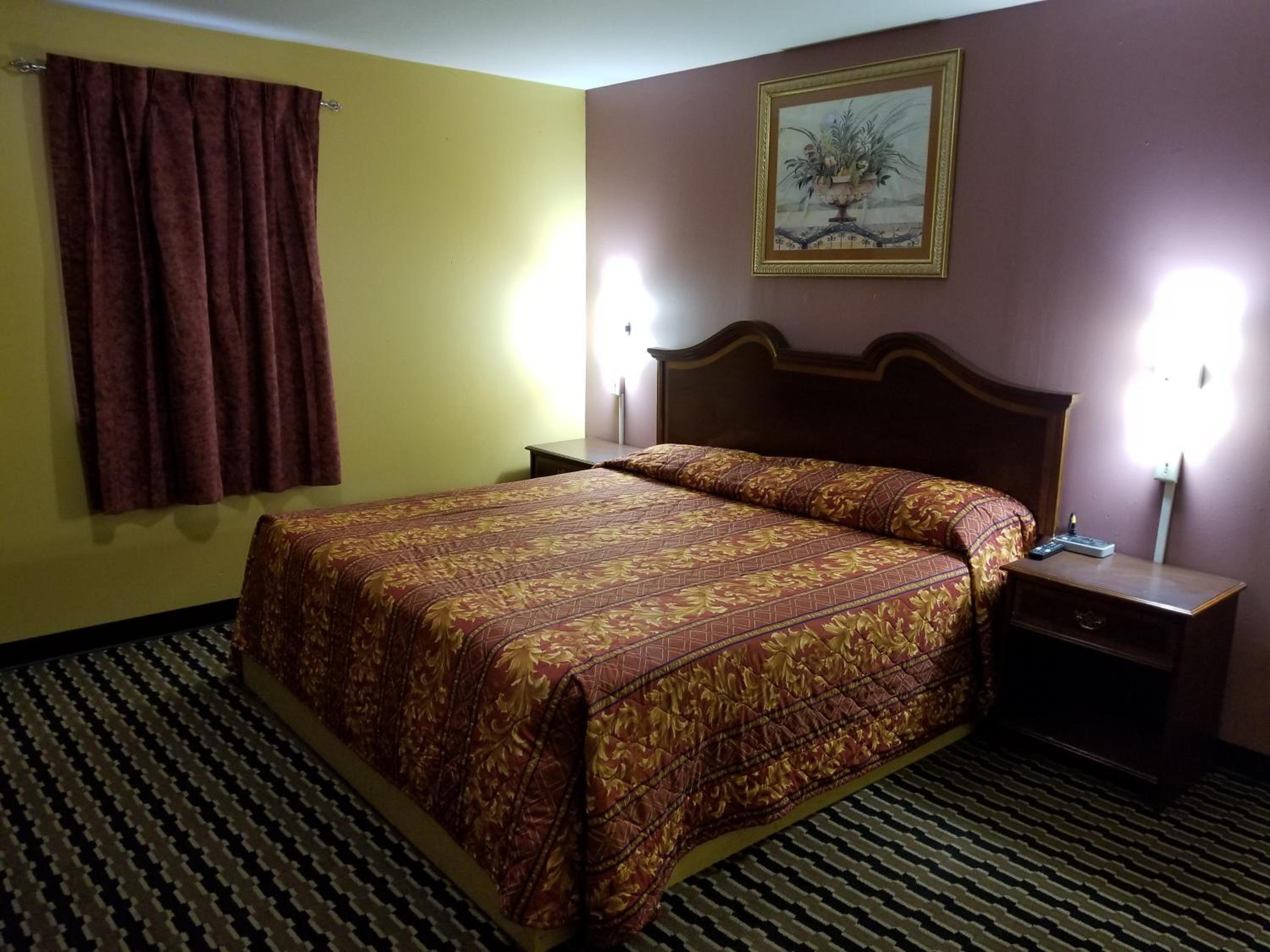 King Room - Non-Smoking - Photo 10