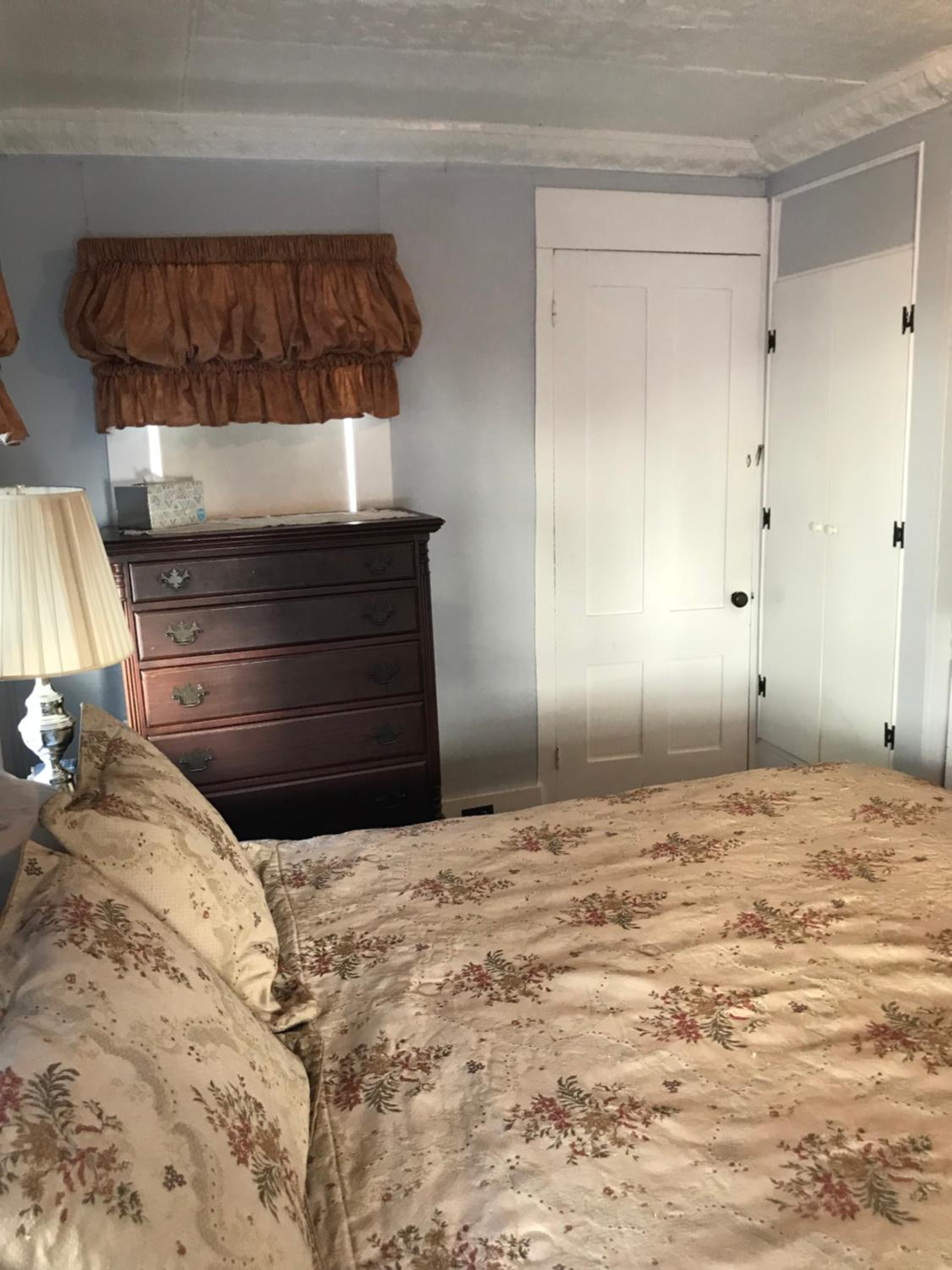 Queen Room photo 1