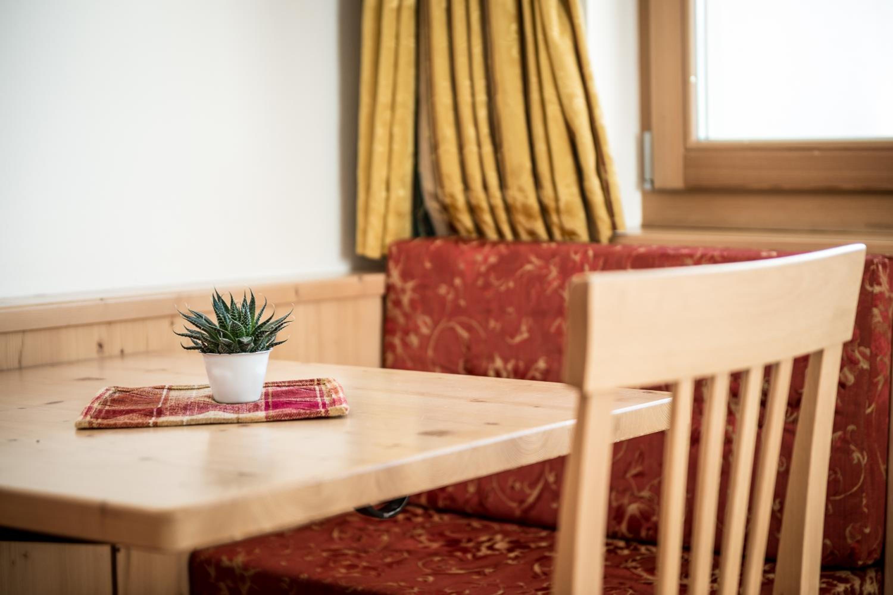 Quadruple Room with Balcony and Mountain View photo 2