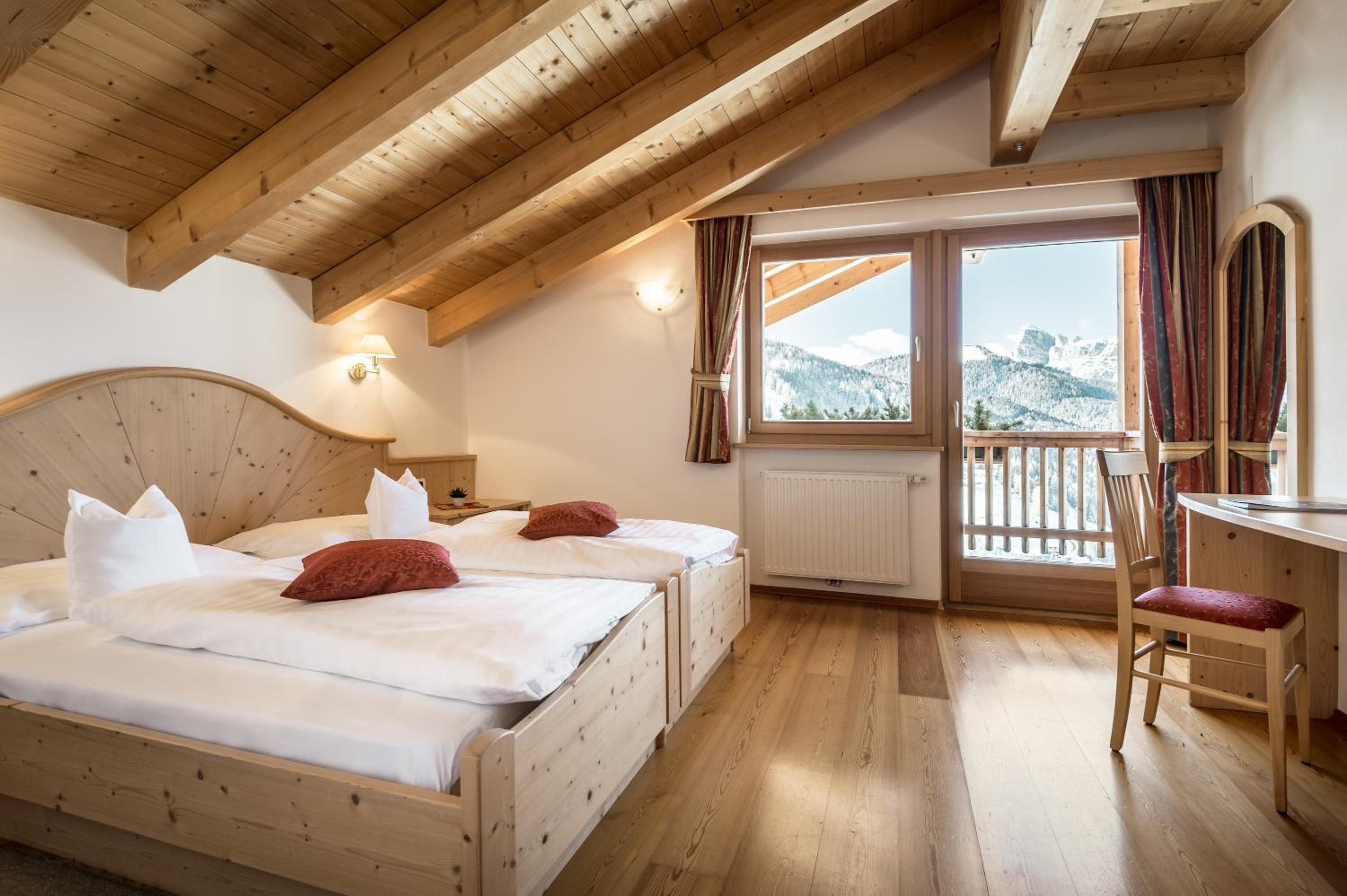 Double Room with Balcony and Mountain View photo 3