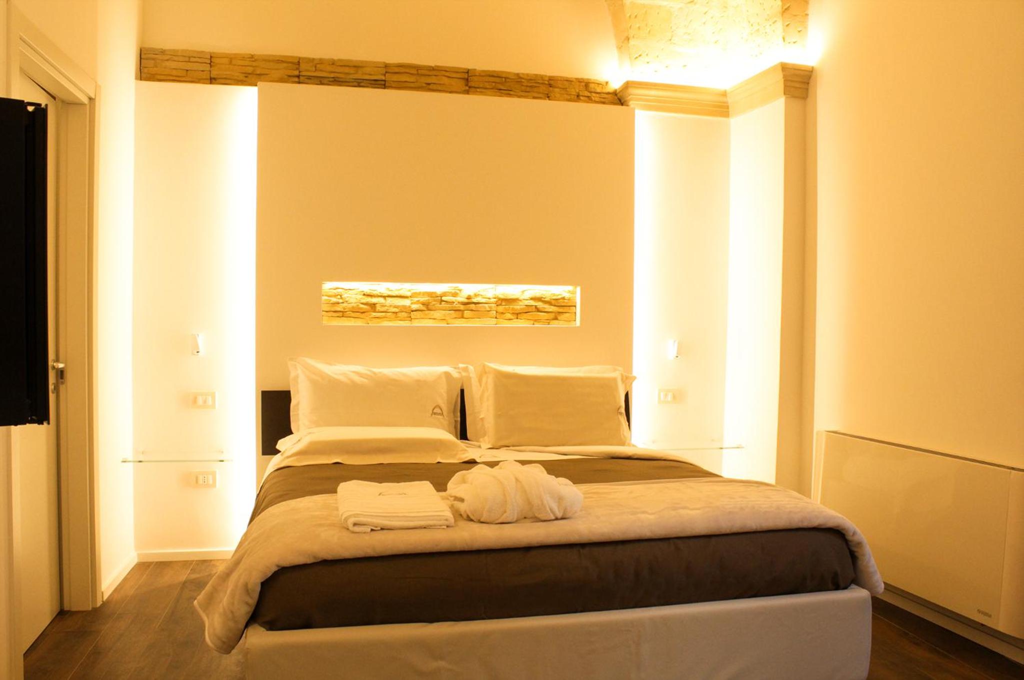 Deluxe Double Room with Balcony photo 2