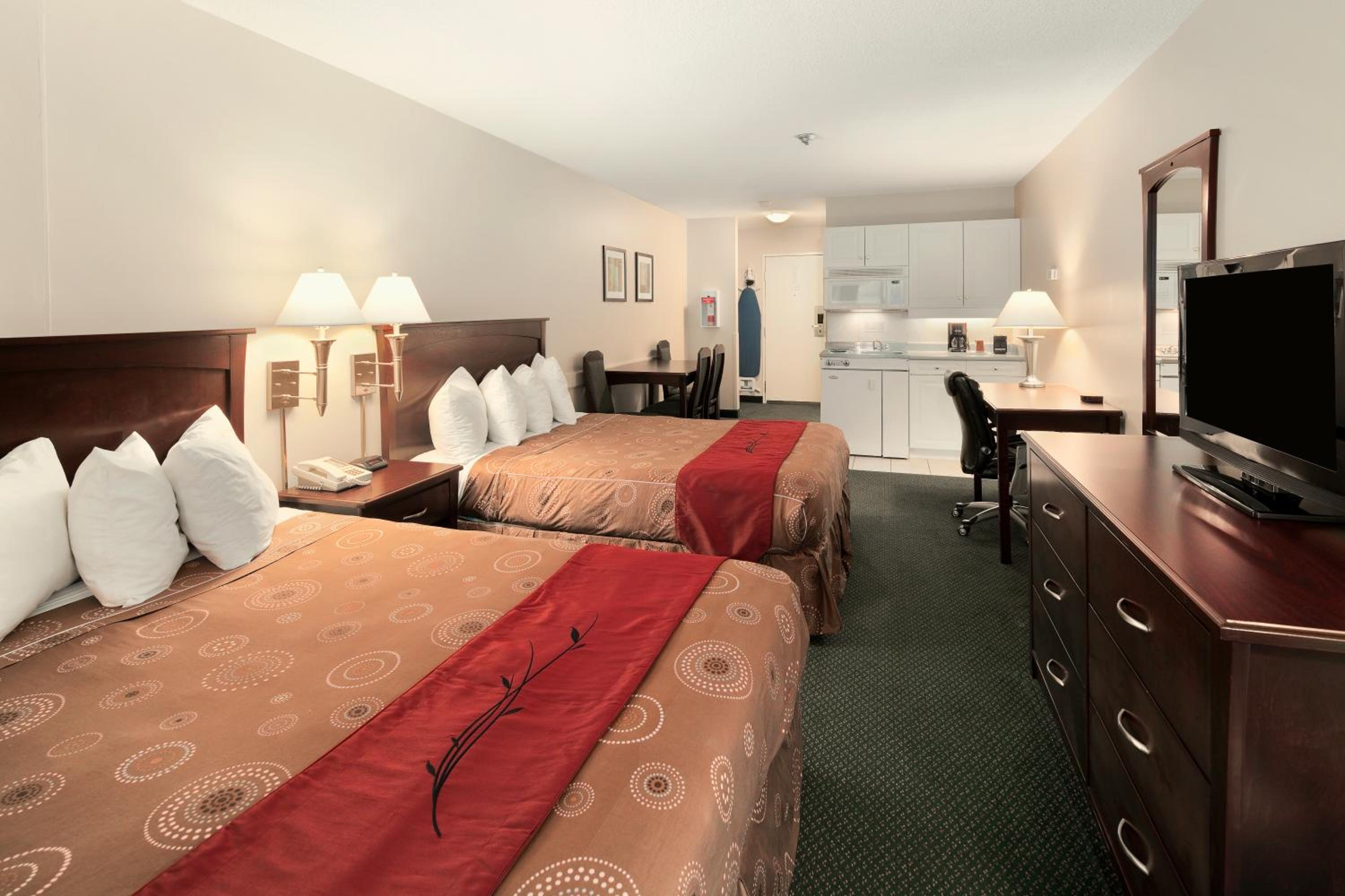 Upgraded Queen Room with Two Queen Beds and Kitchenette - Non-Smoking - Photo 1