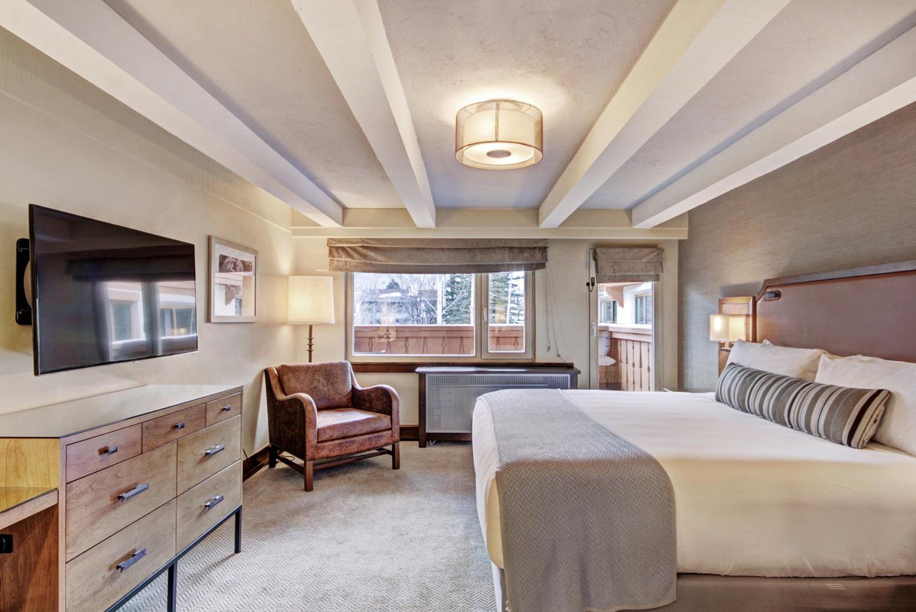 Deluxe King or Queen Room
