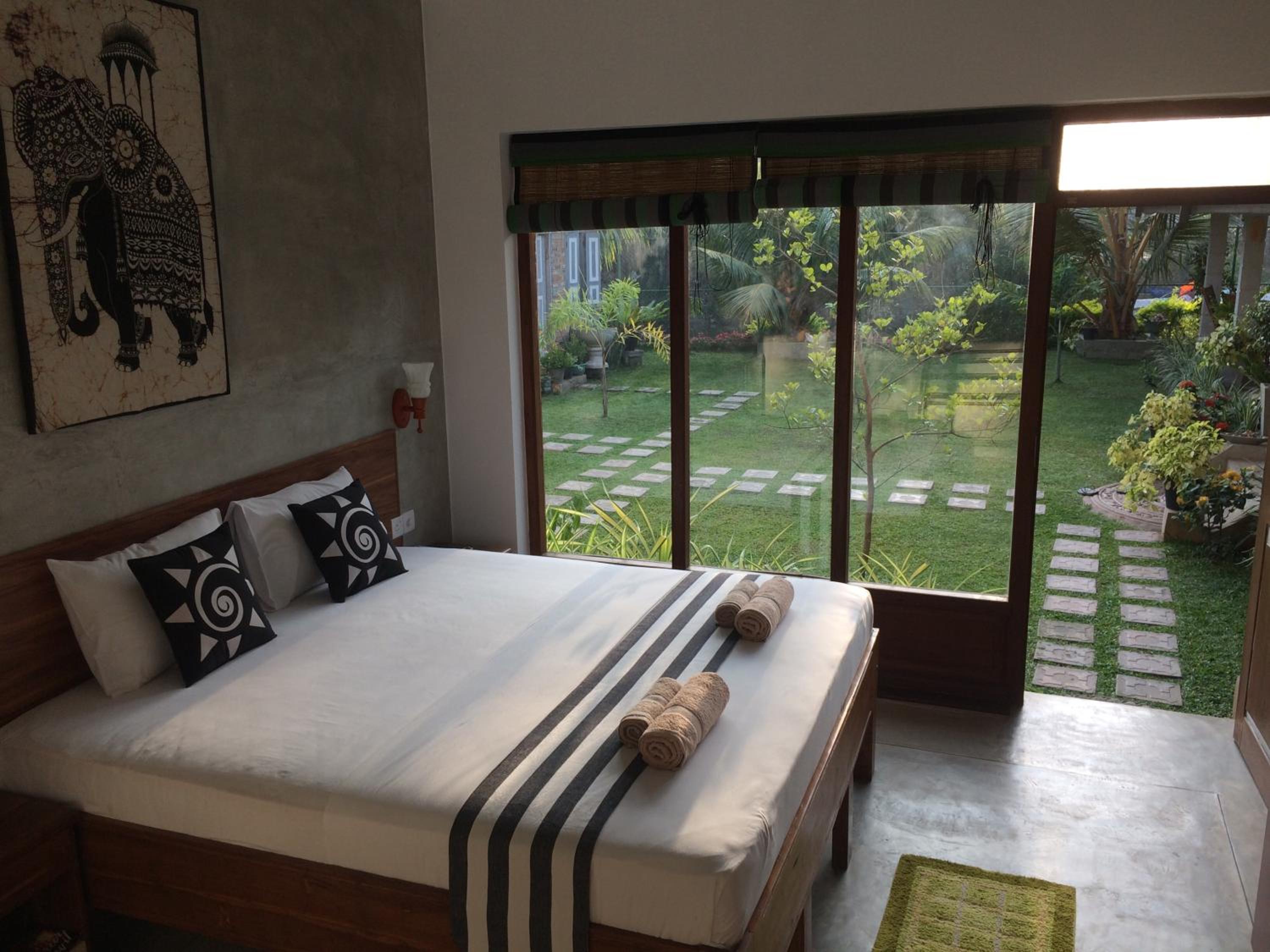Deluxe Double with Garden & Canal View photo 1
