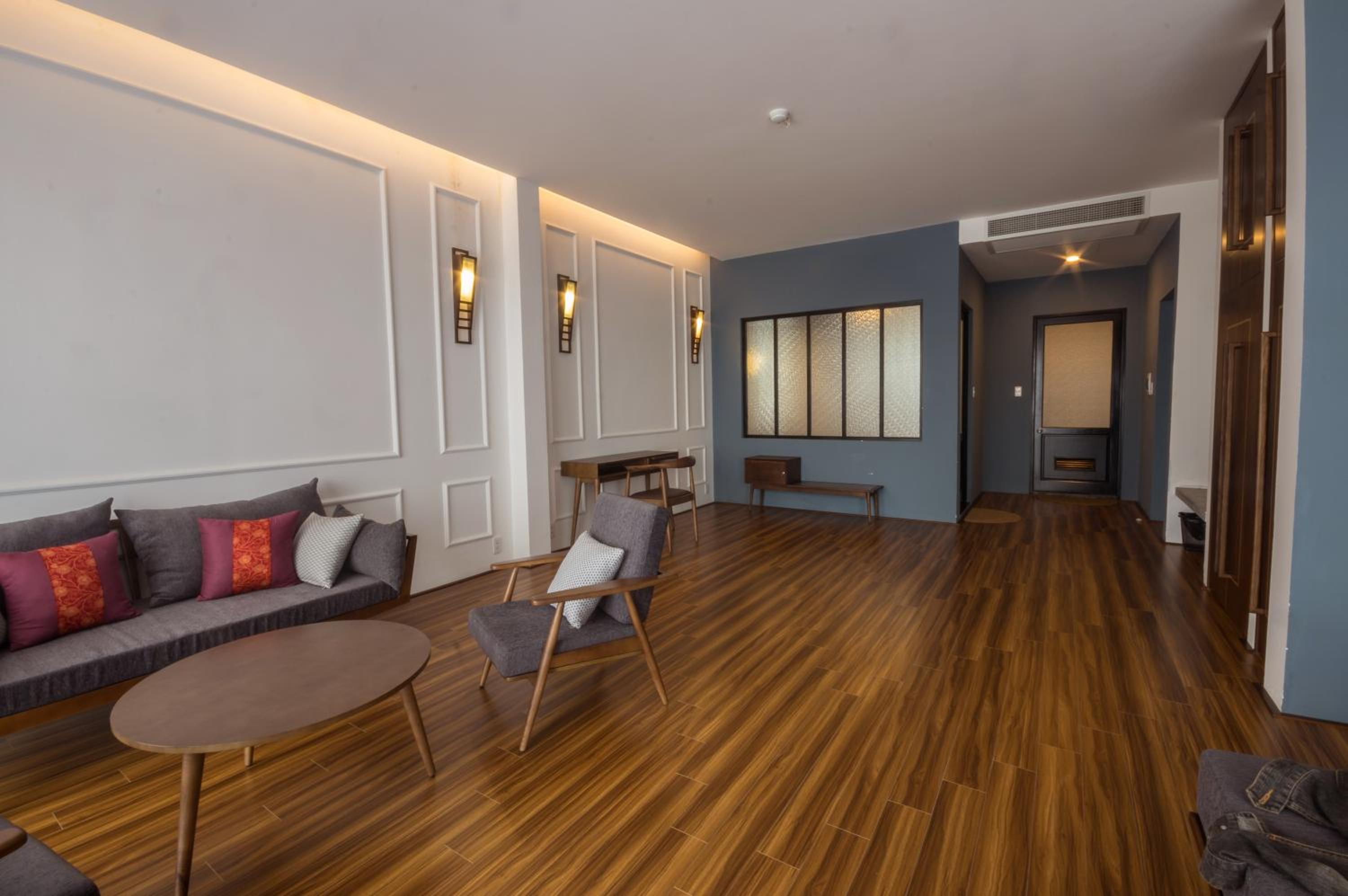 Queen Suite with Terrace - Photo 8