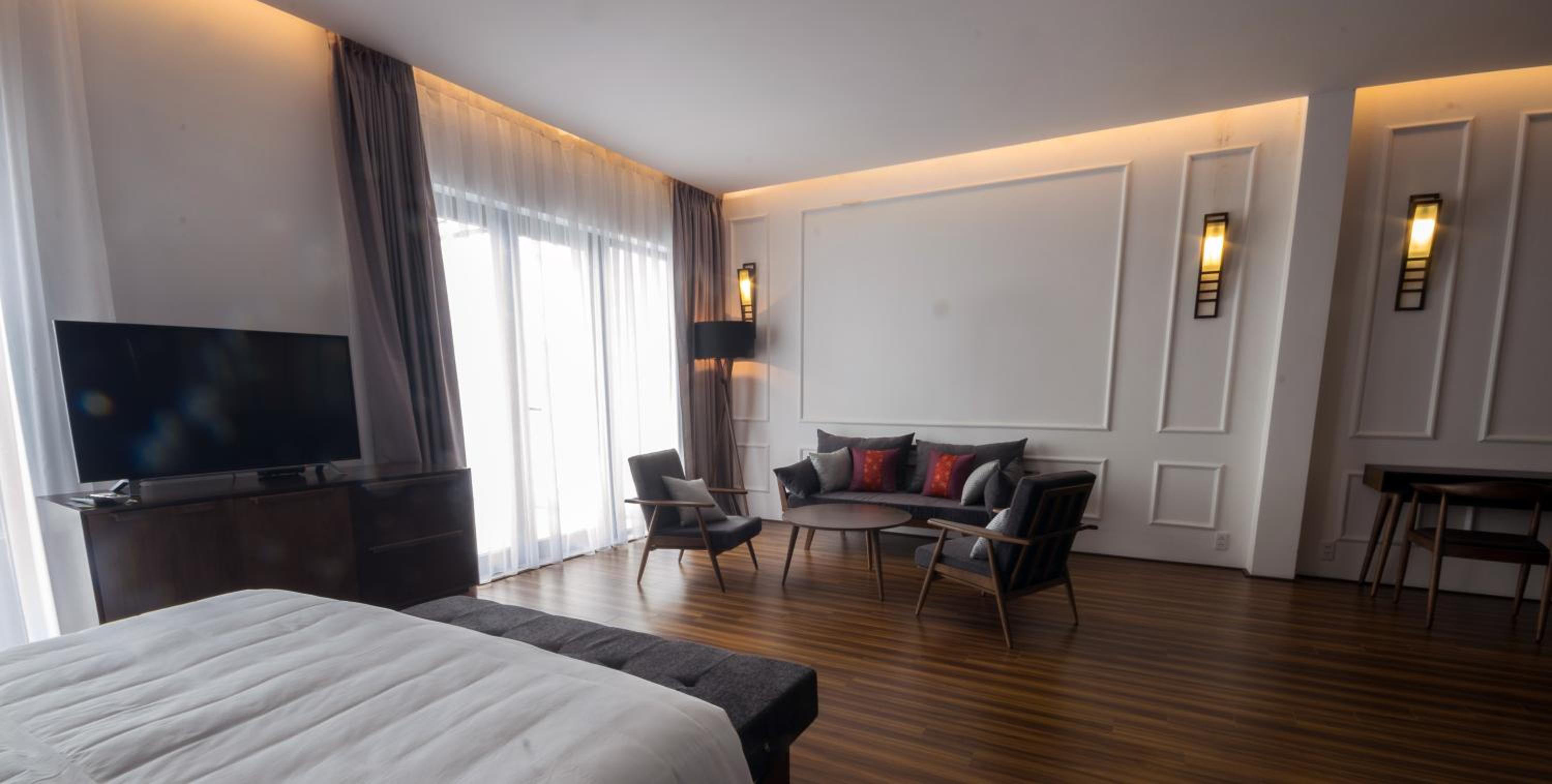 Queen Suite with Terrace - Photo 9