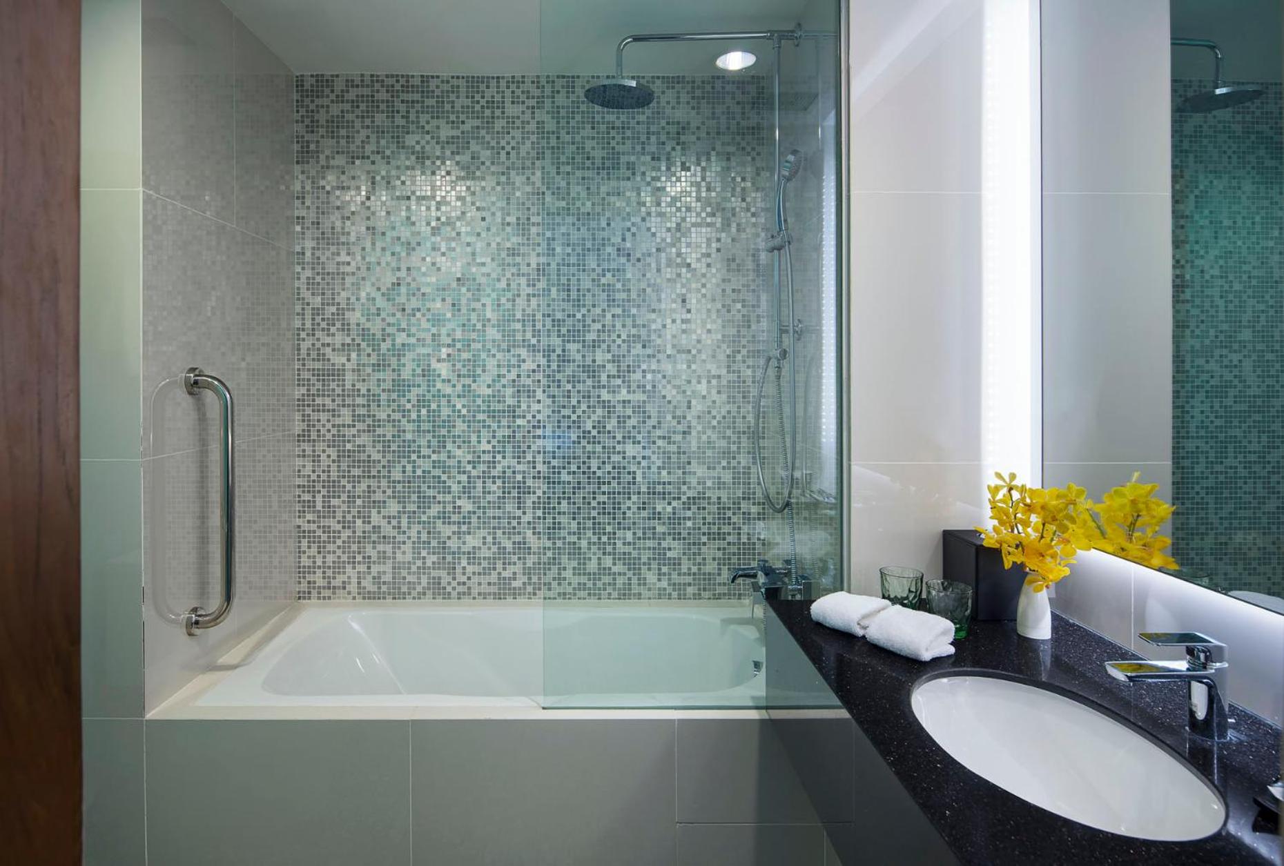 Two-Bedroom Suite Apartment with Balcony photo 2