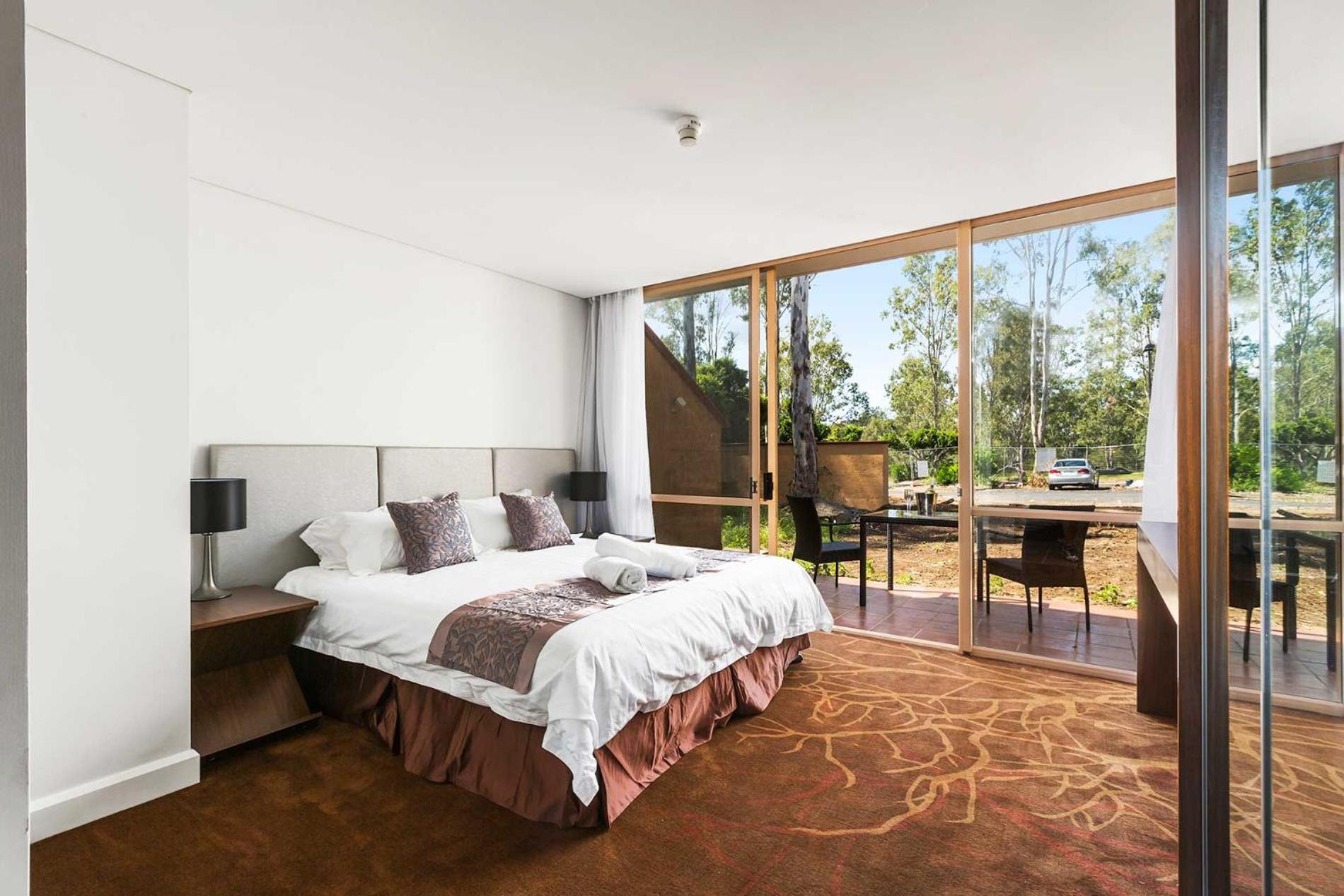 Deluxe King Suite photo 3