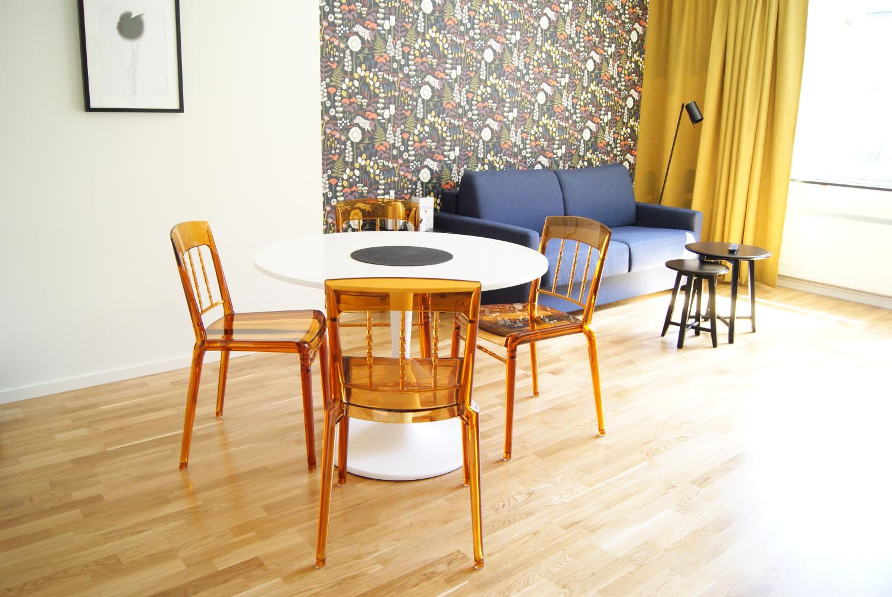 Family Room photo 3