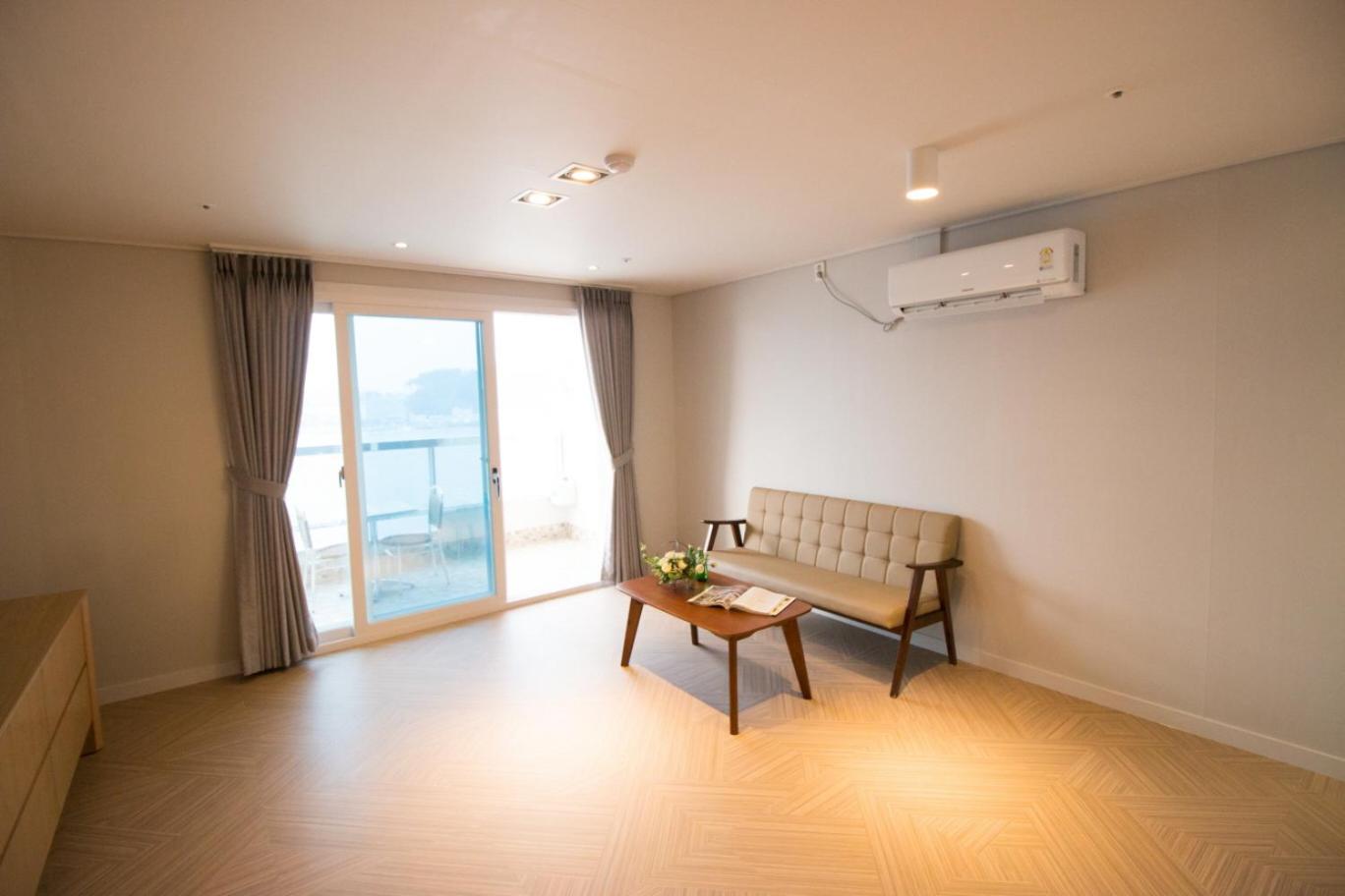 Suite Family Room - Ocean View - Photo 9