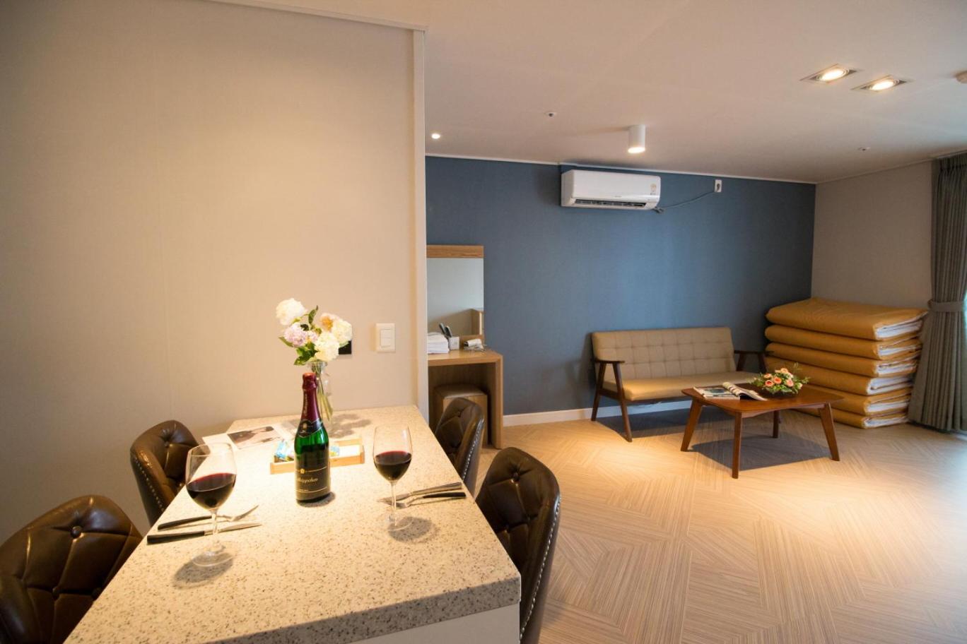 Suite Family Room - Ocean View - Photo 10