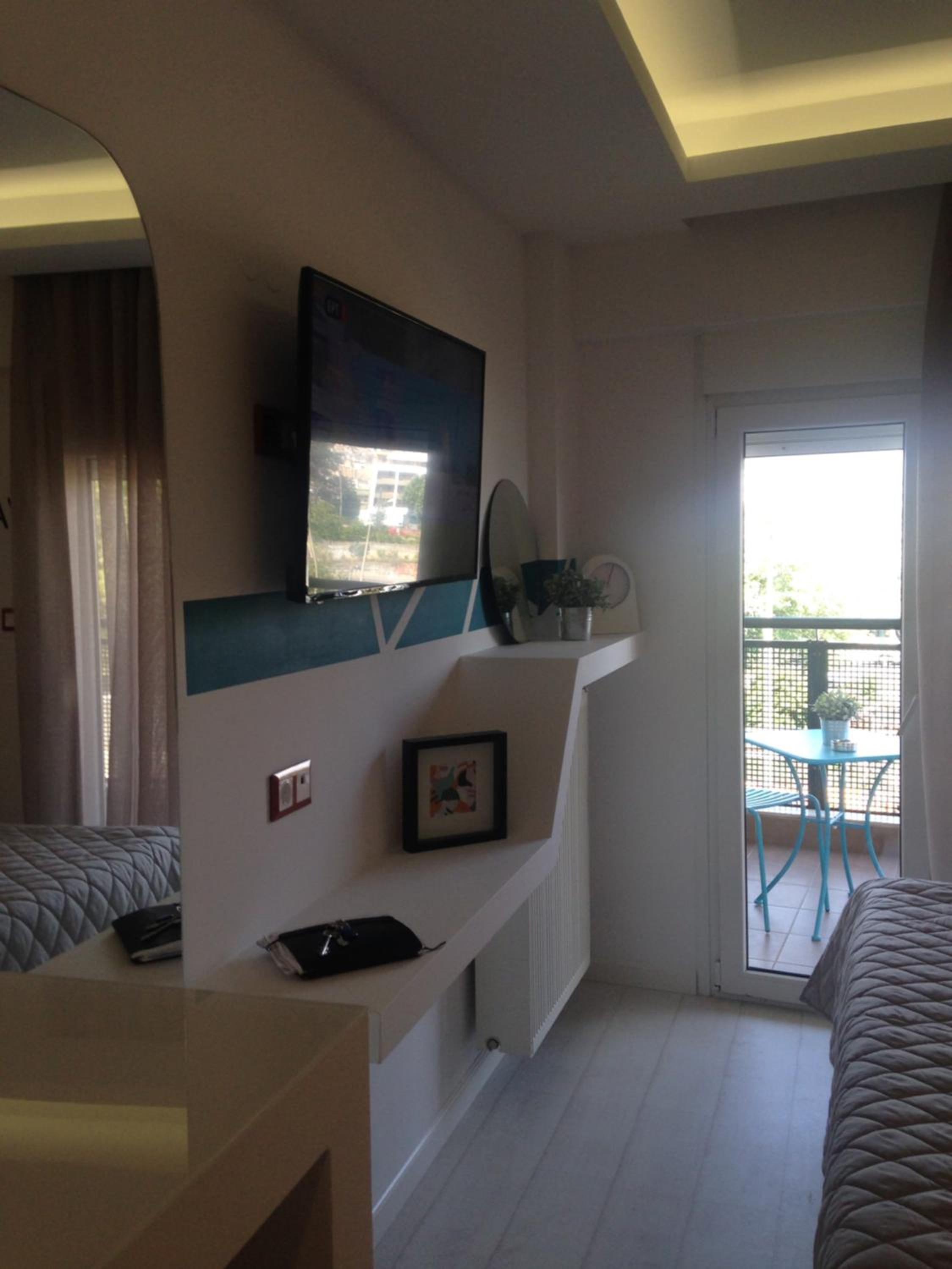 Studio with Balcony - Photo 9
