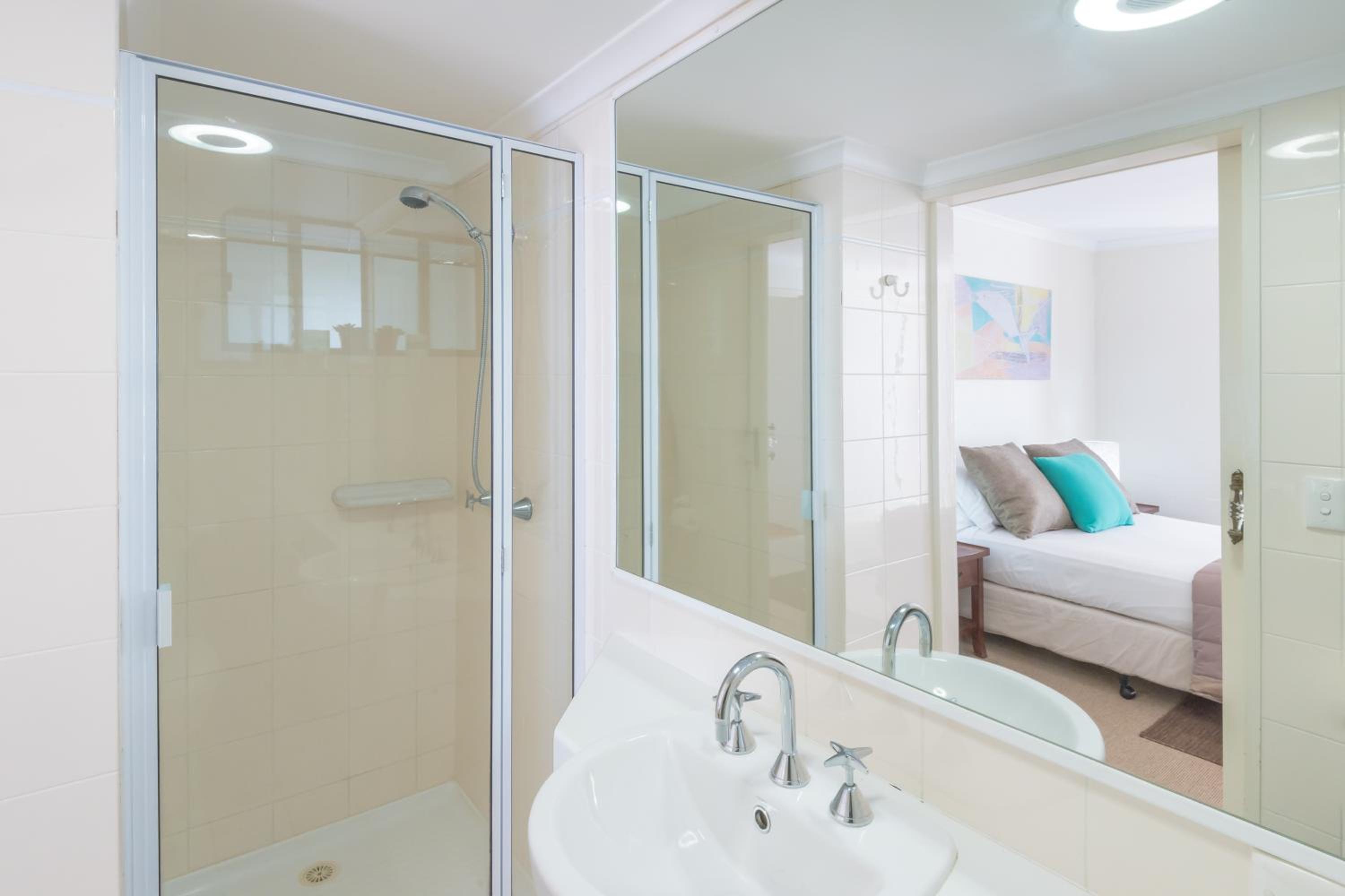 Superior Three-Bedroom Apartment - Water View photo 2
