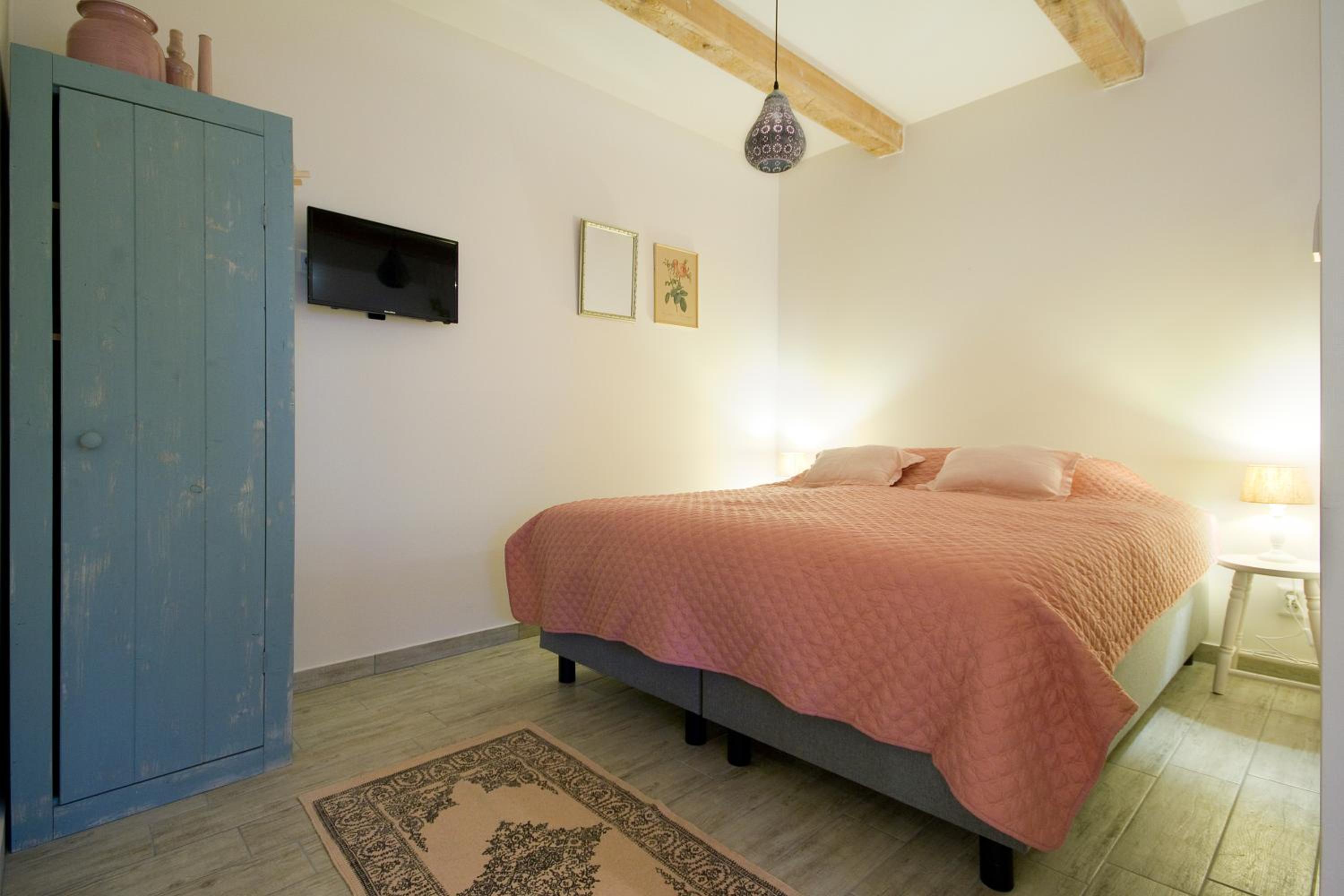 Studio Apartment photo 1
