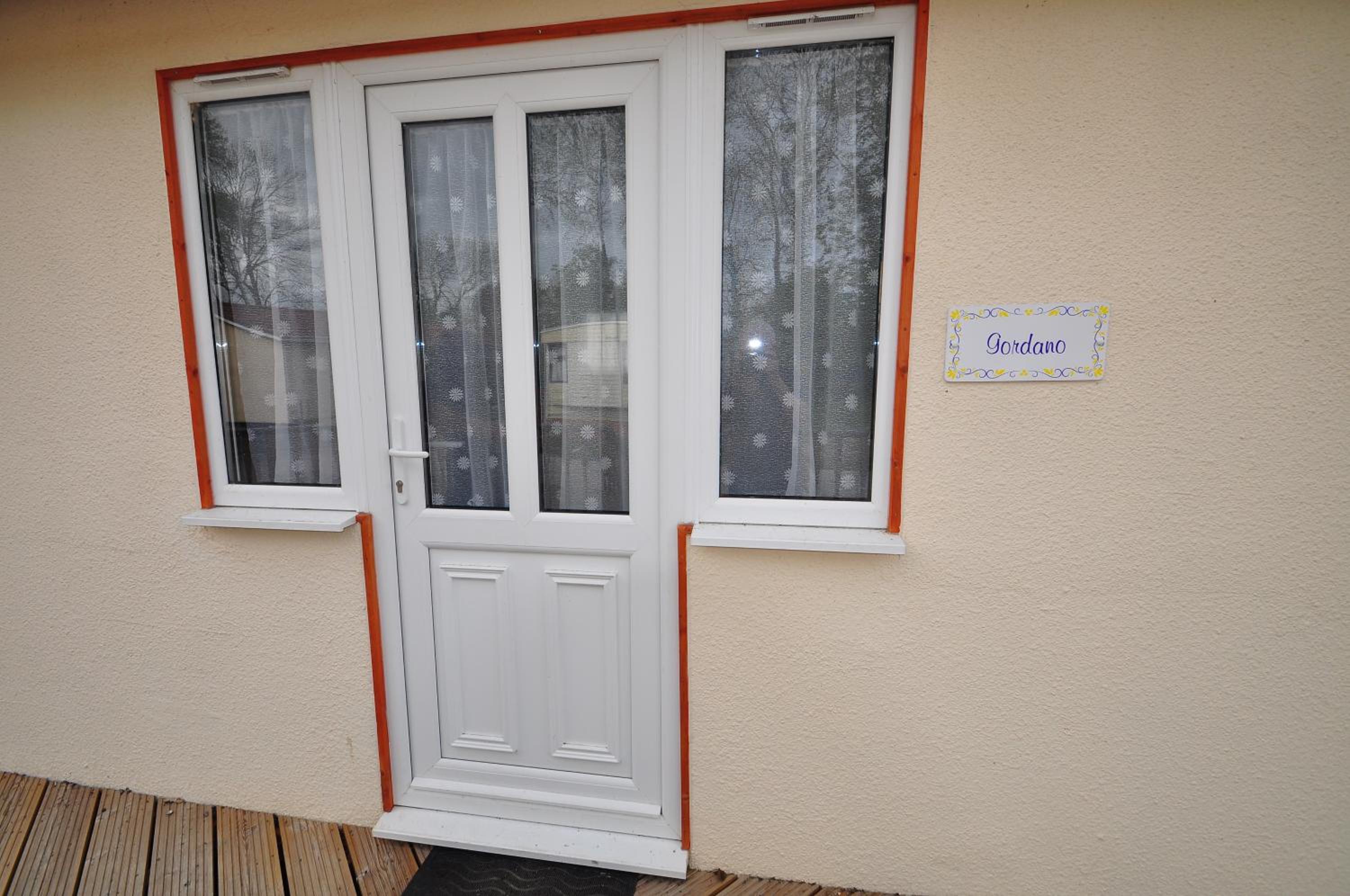 Chalet (4 Adults) photo 3