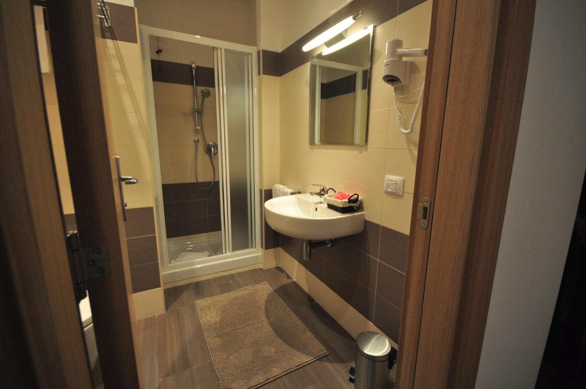 Double or Twin Room photo 3