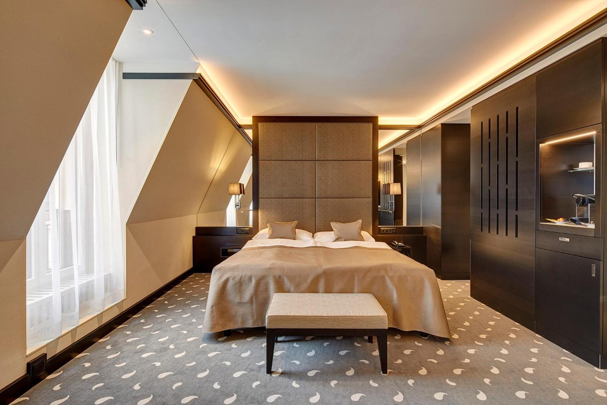 Deluxe Junior Suite - Photo 12