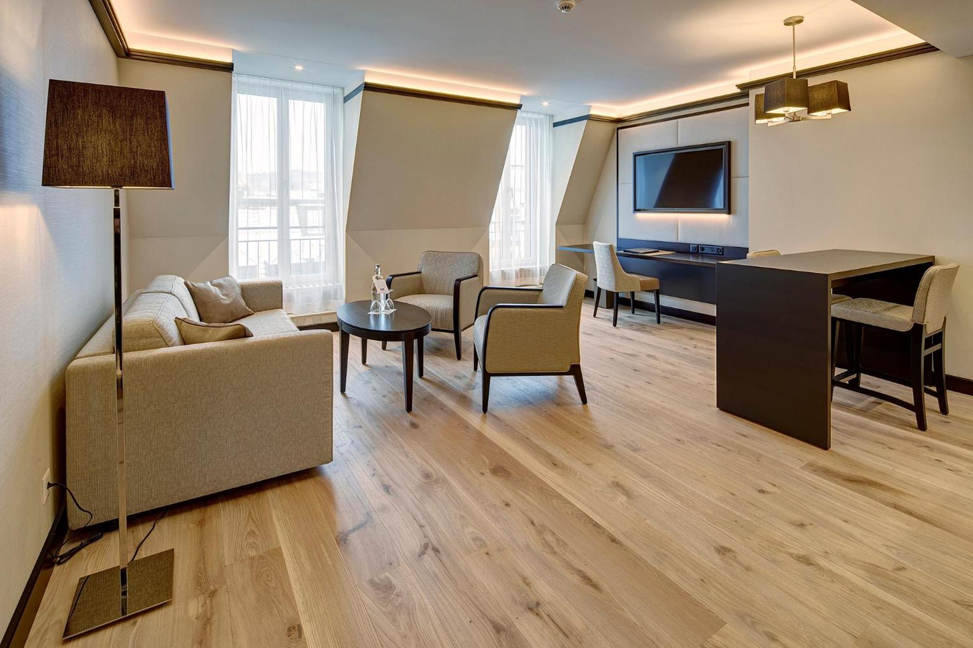 Deluxe Suite - Photo 6