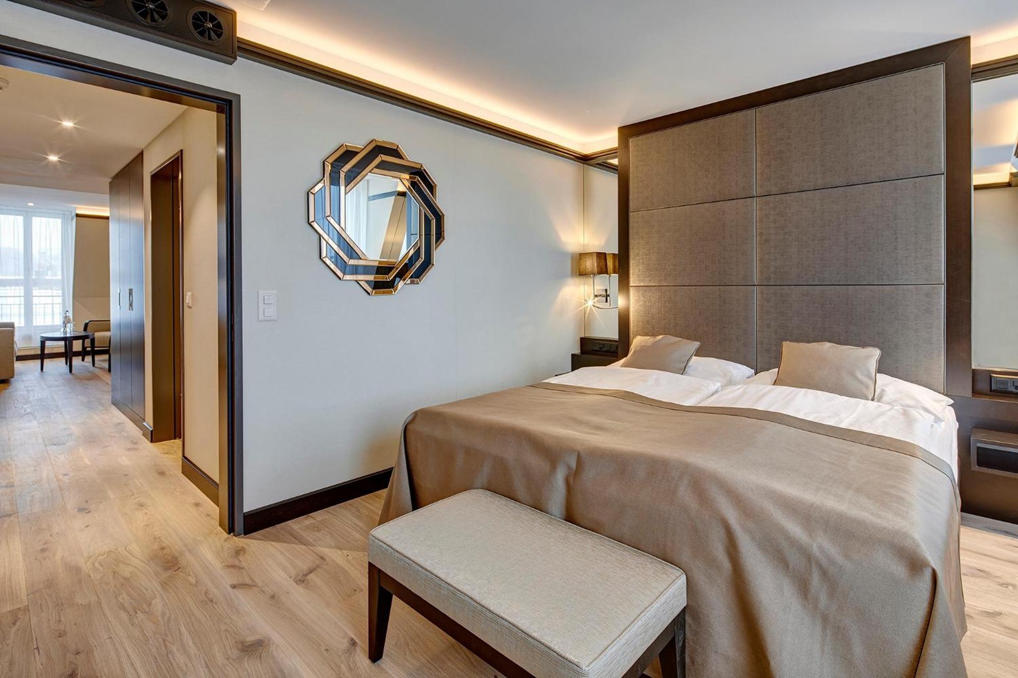 Deluxe Suite - Photo 5
