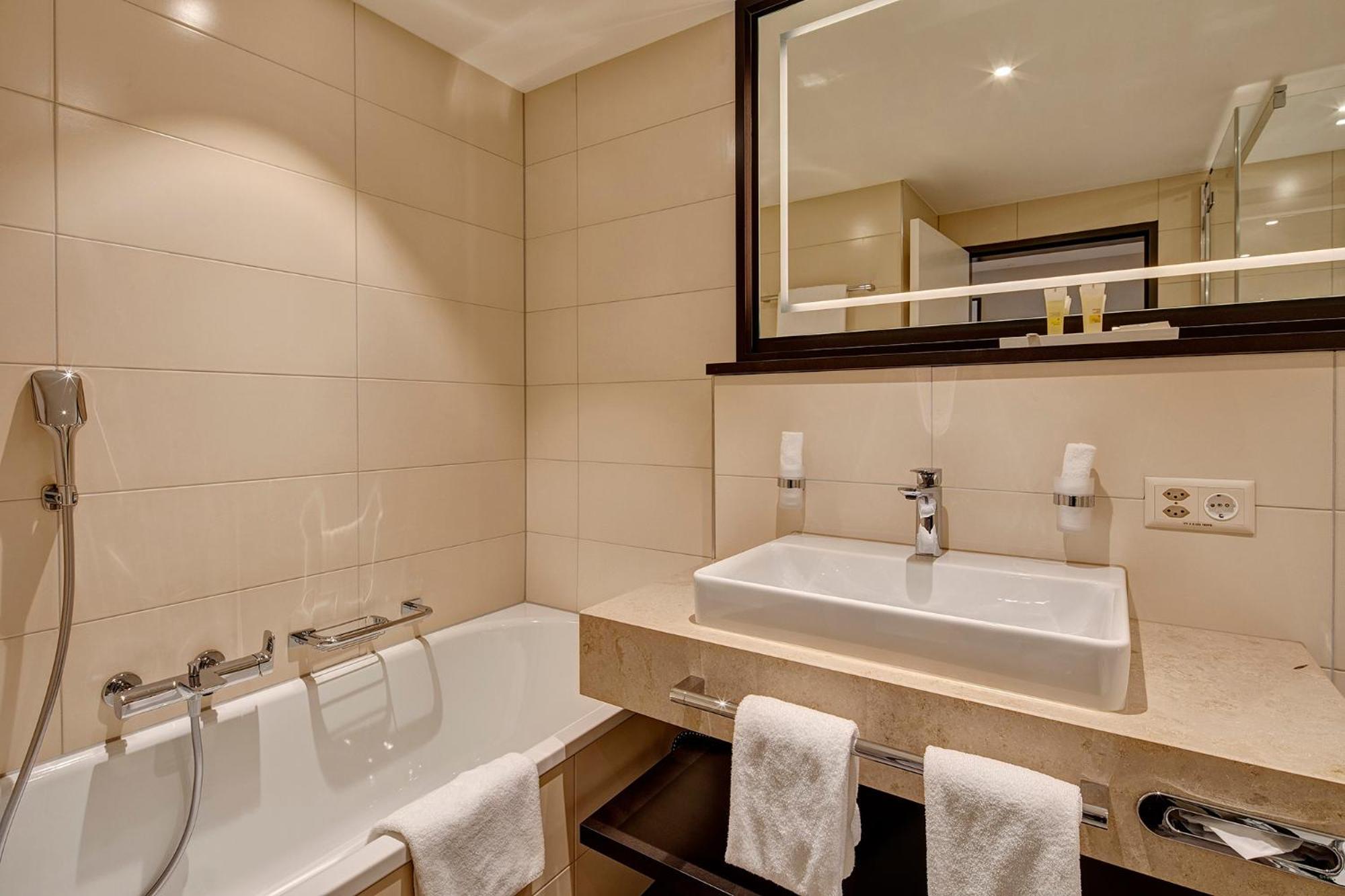 Deluxe Suite - Photo 10