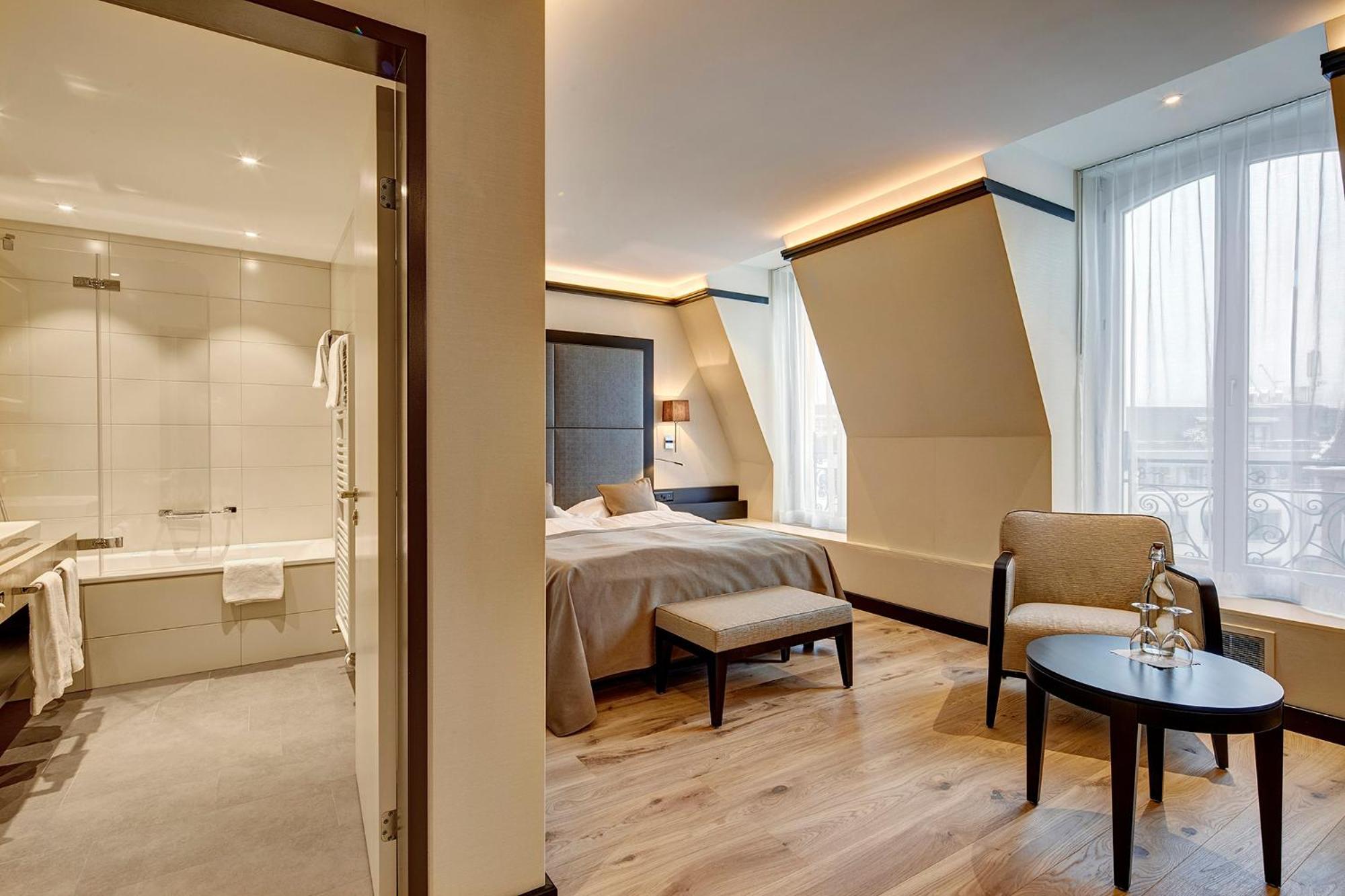 Deluxe Junior Suite - Photo 7