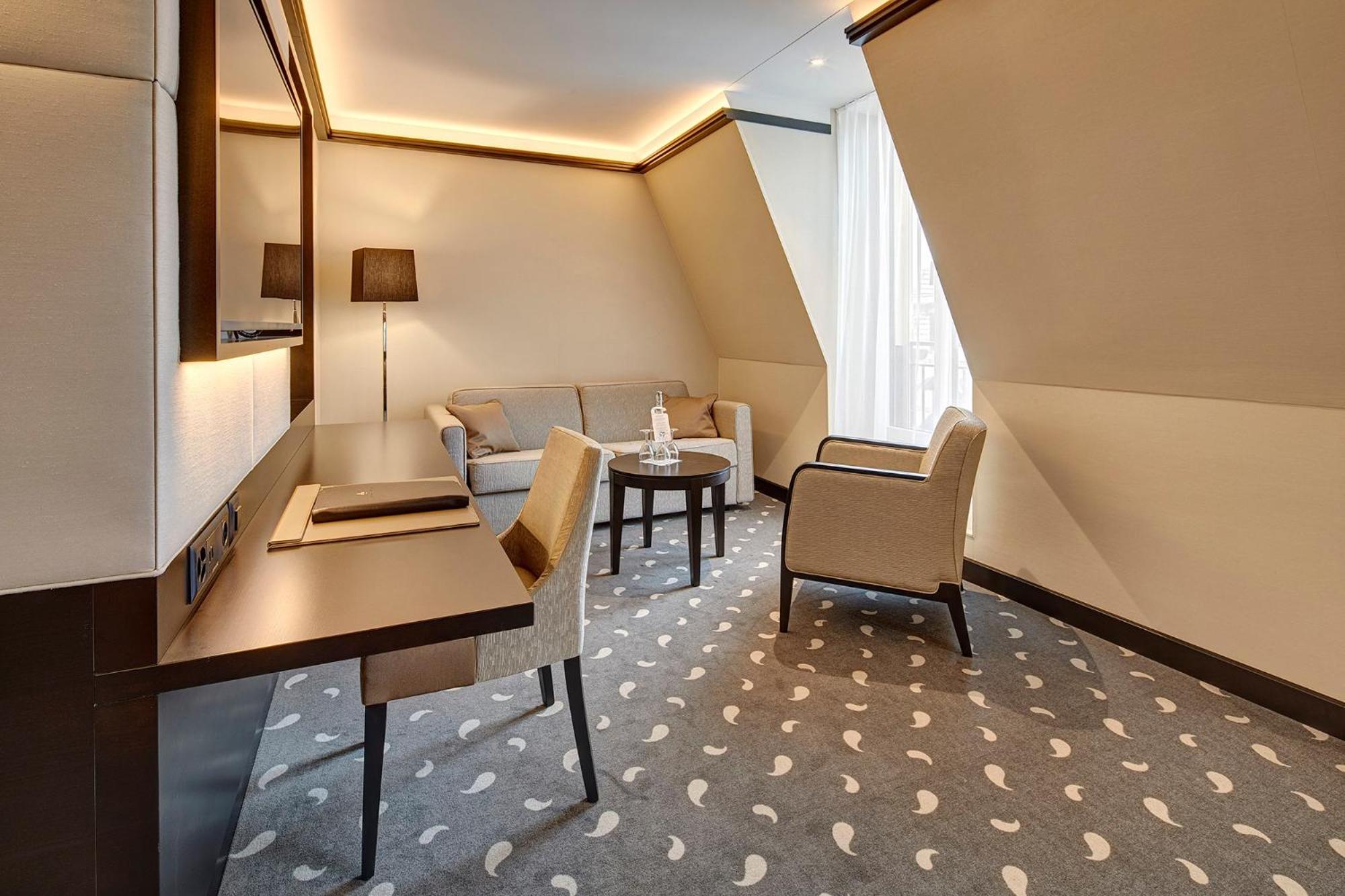 Deluxe Junior Suite - Photo 2