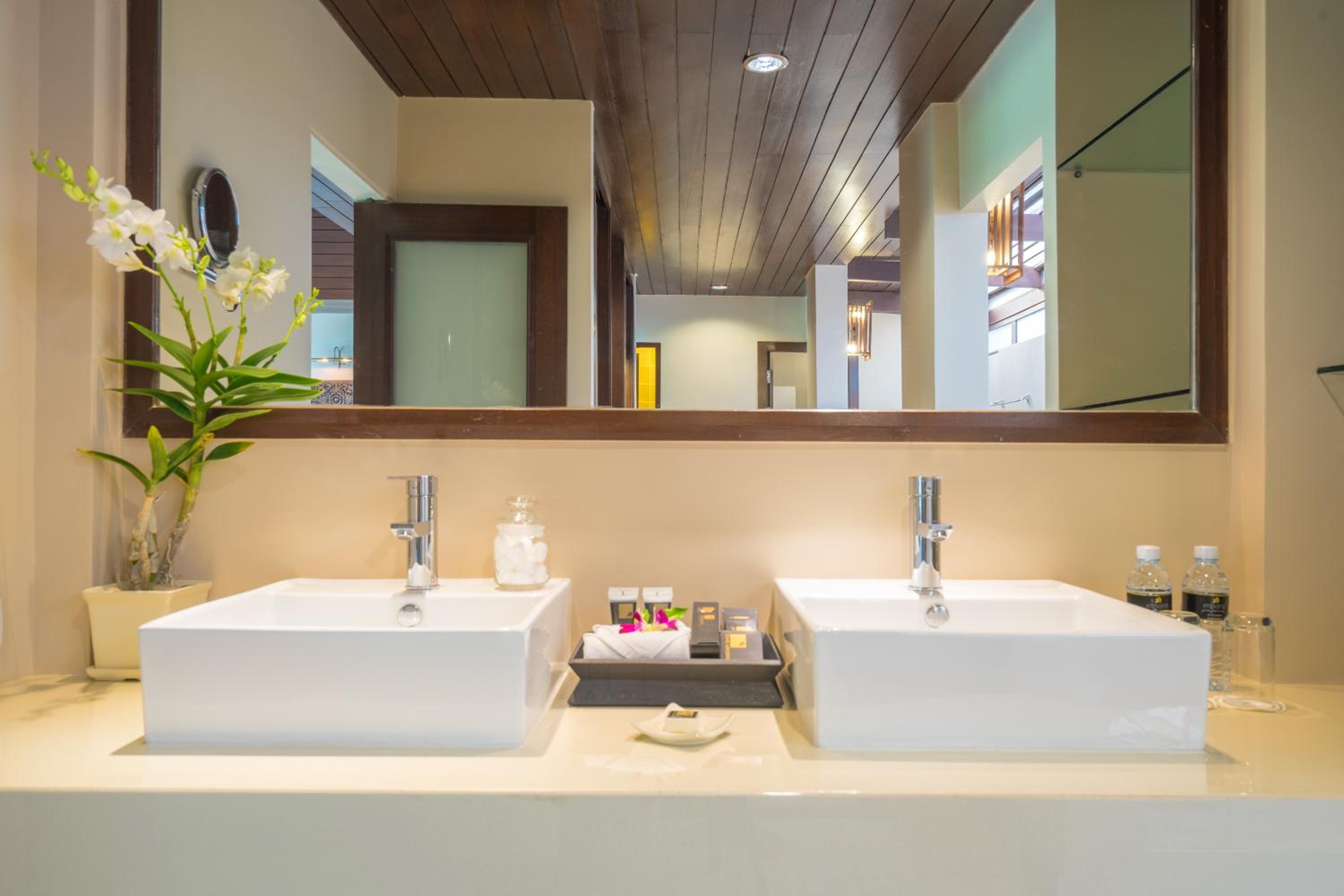 Honeymoon Suite photo 2