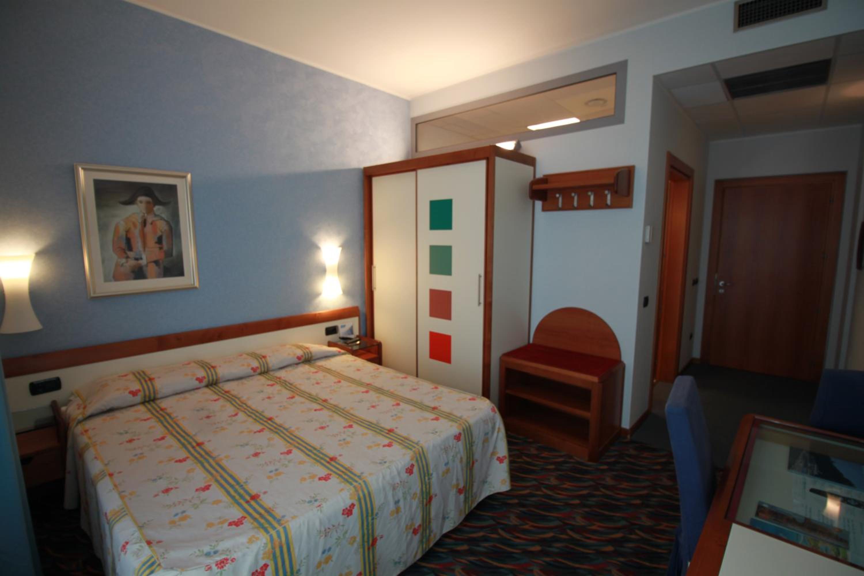 Double Room - Photo 7
