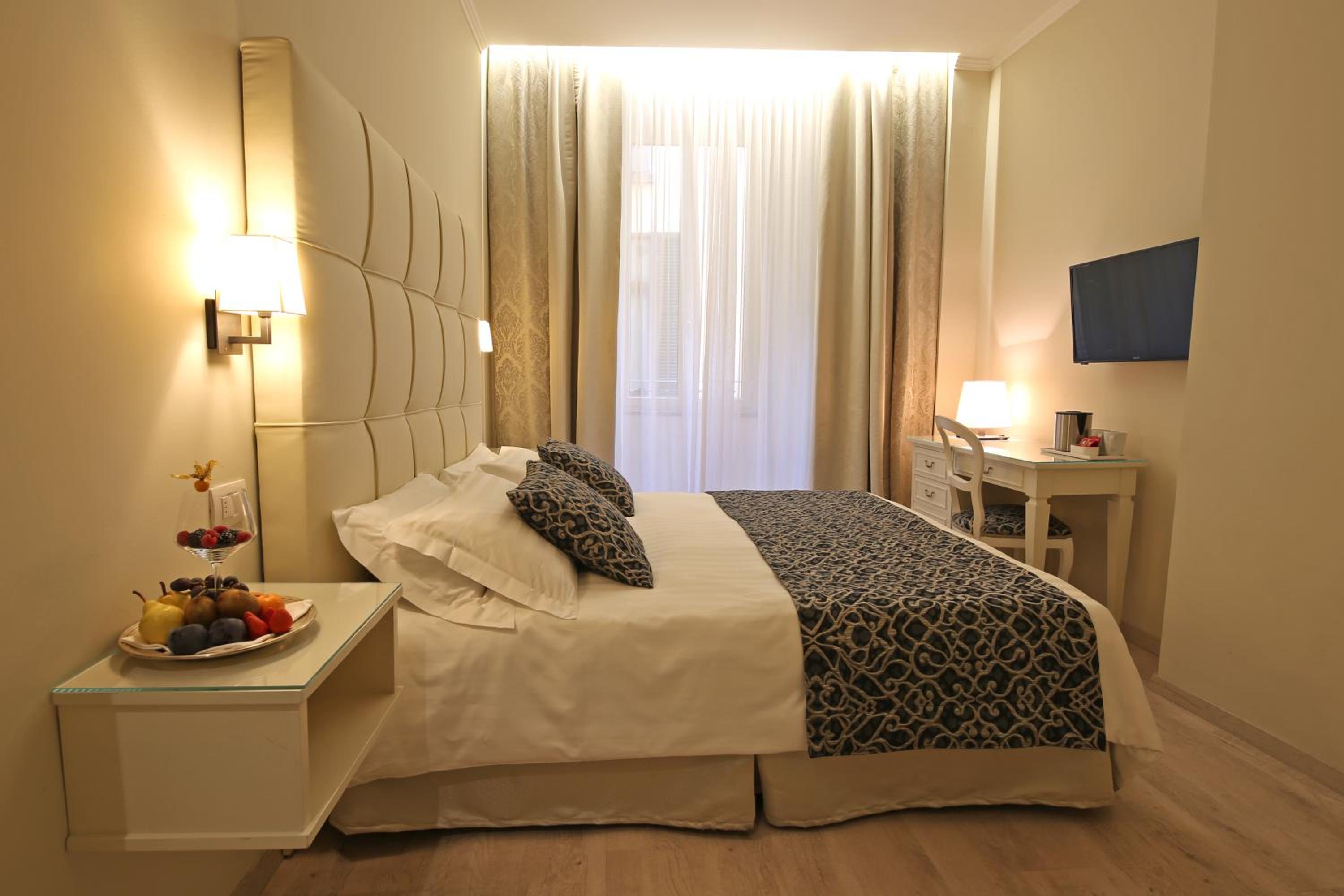 Standard Double Room - Photo 2