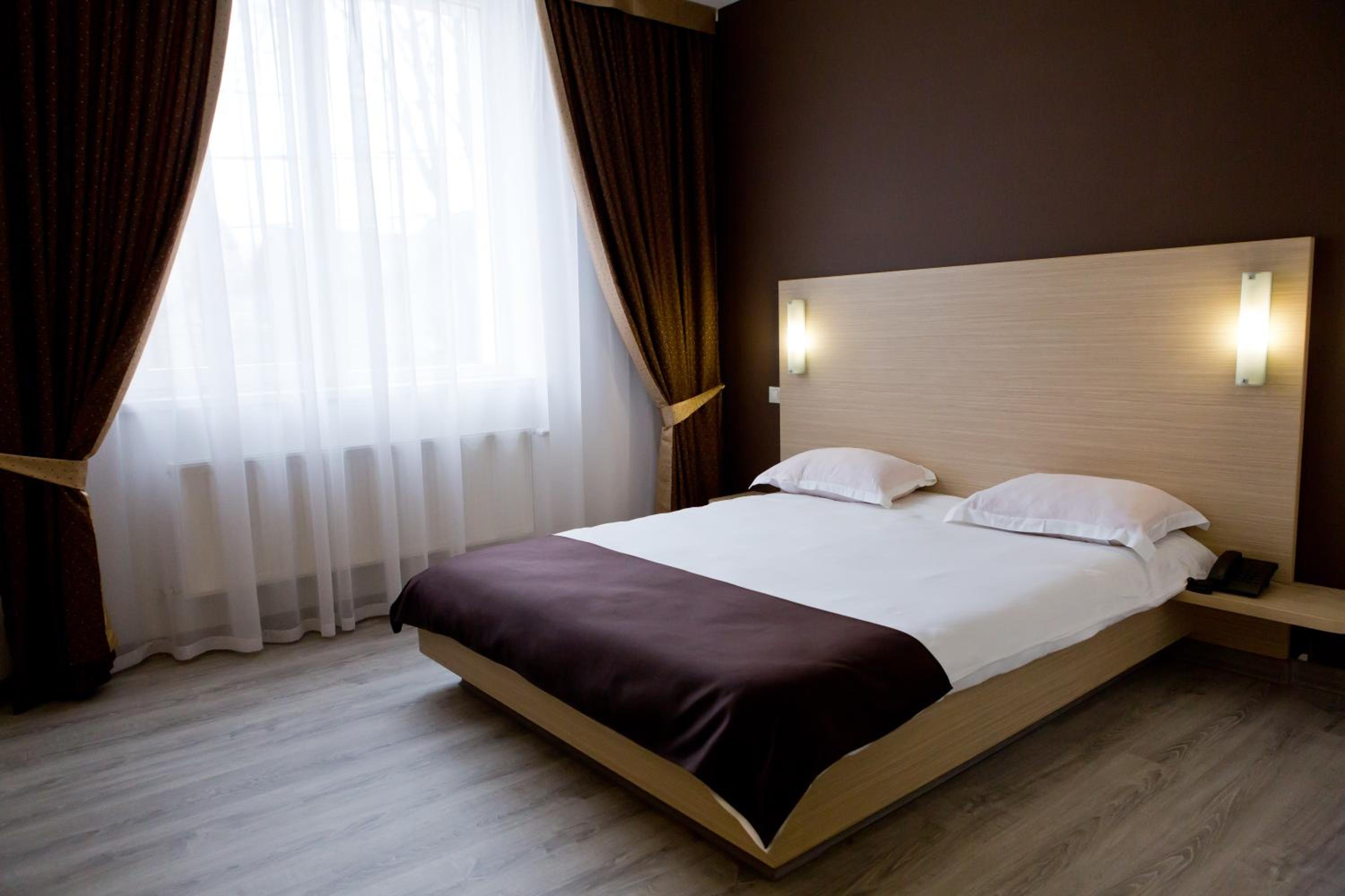 Deluxe Double Room - Photo 7