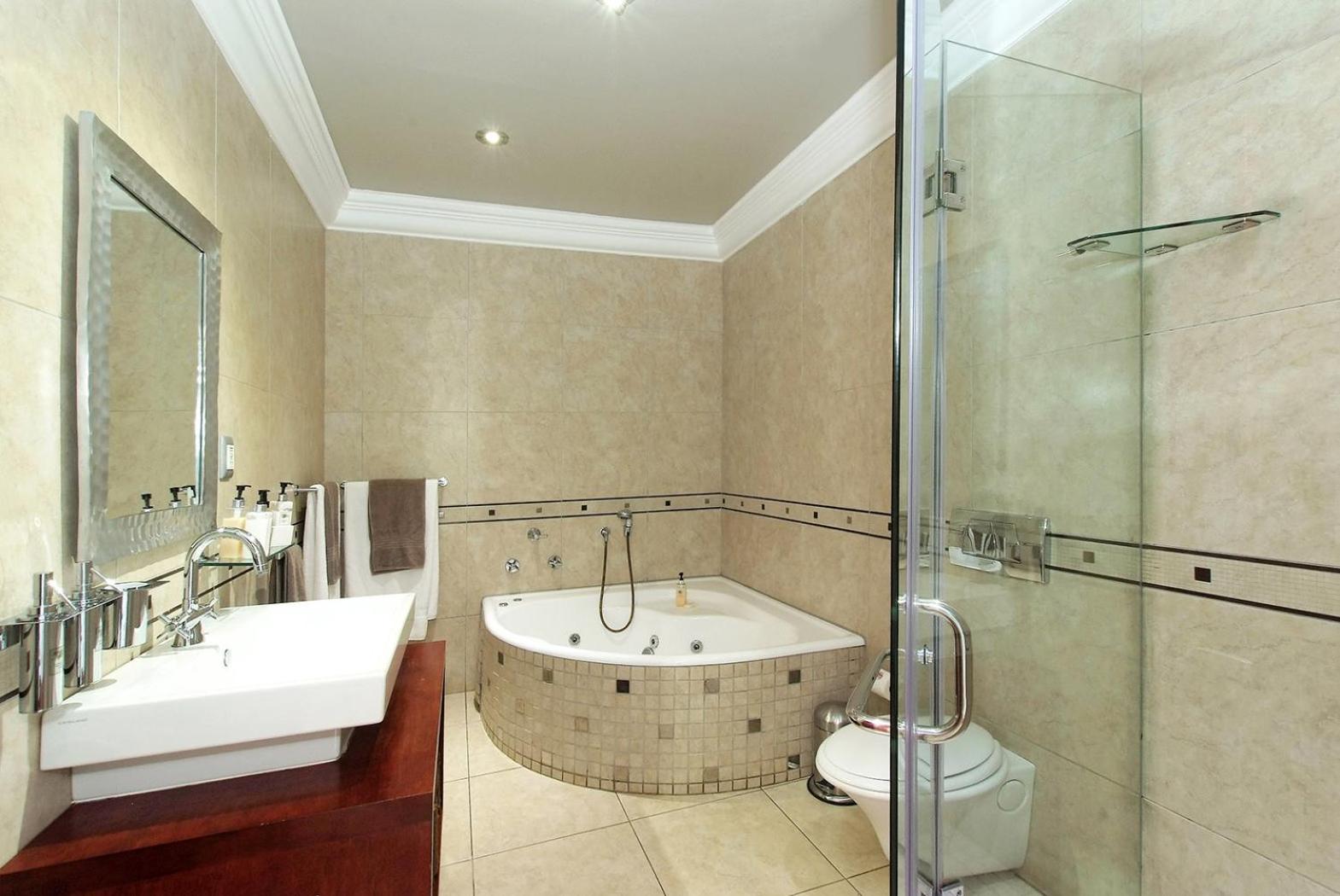 Standard King Room photo 3