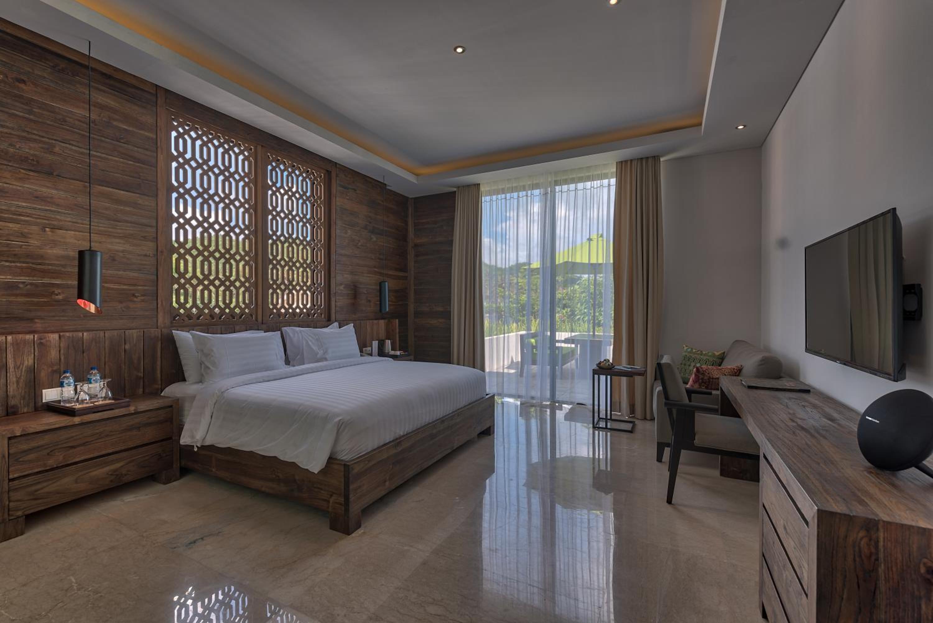 Deluxe Double Room with Balcony photo 2